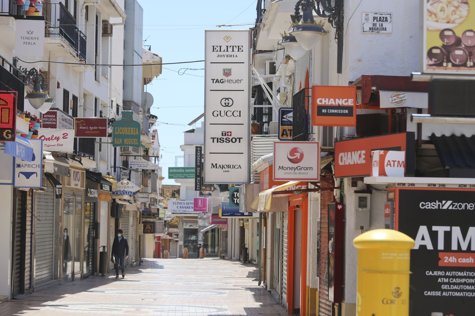 Fotos del Torremolinos menos turístico por culpa del coronavirus