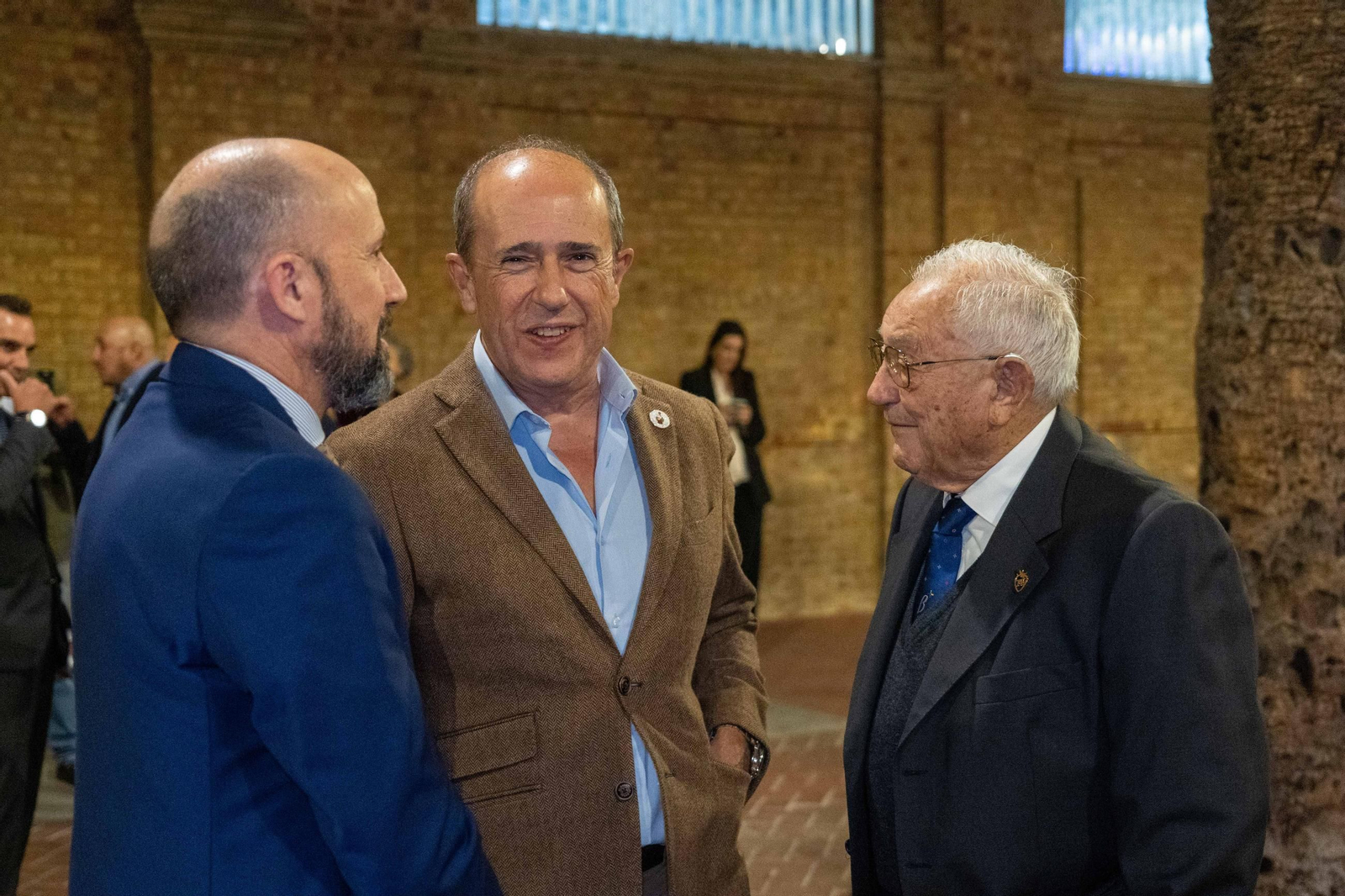 Imágenes de los invitados a la gala de los  37 premios Onubenses del Año