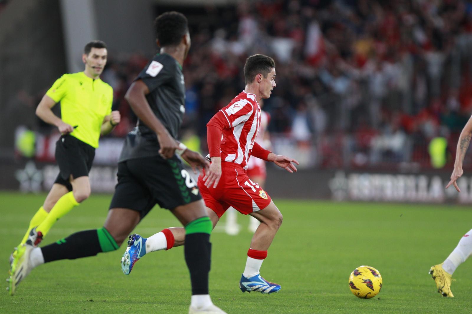 Imágenes del partido de fútbol U.D. Almería-Real Betis Balompié