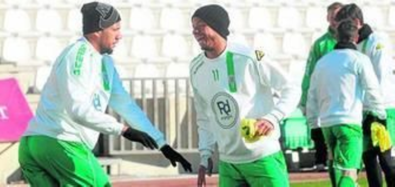 El portugués Bebé y el brasileño Edimar, dos refuerzos de invierno que se han hecho con la titularidad, se ejercitan en El Arcángel.