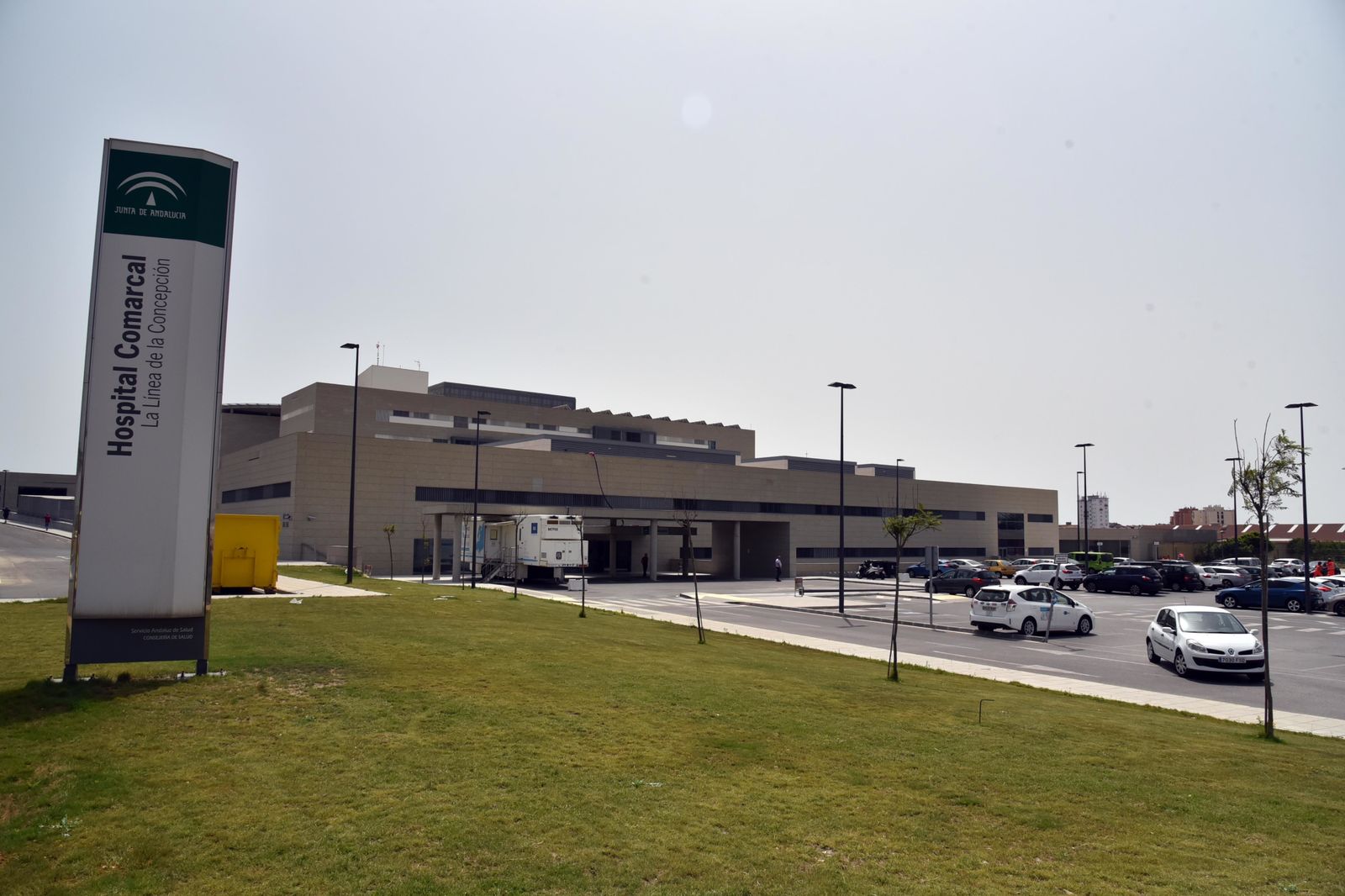 El Hospital de La Línea, donde permanece ingresado el herido.