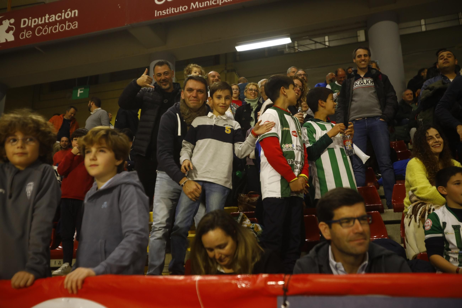 Las mejores fotos de un Córdoba Futsal - Valdepeñas con marcado carácter solidario