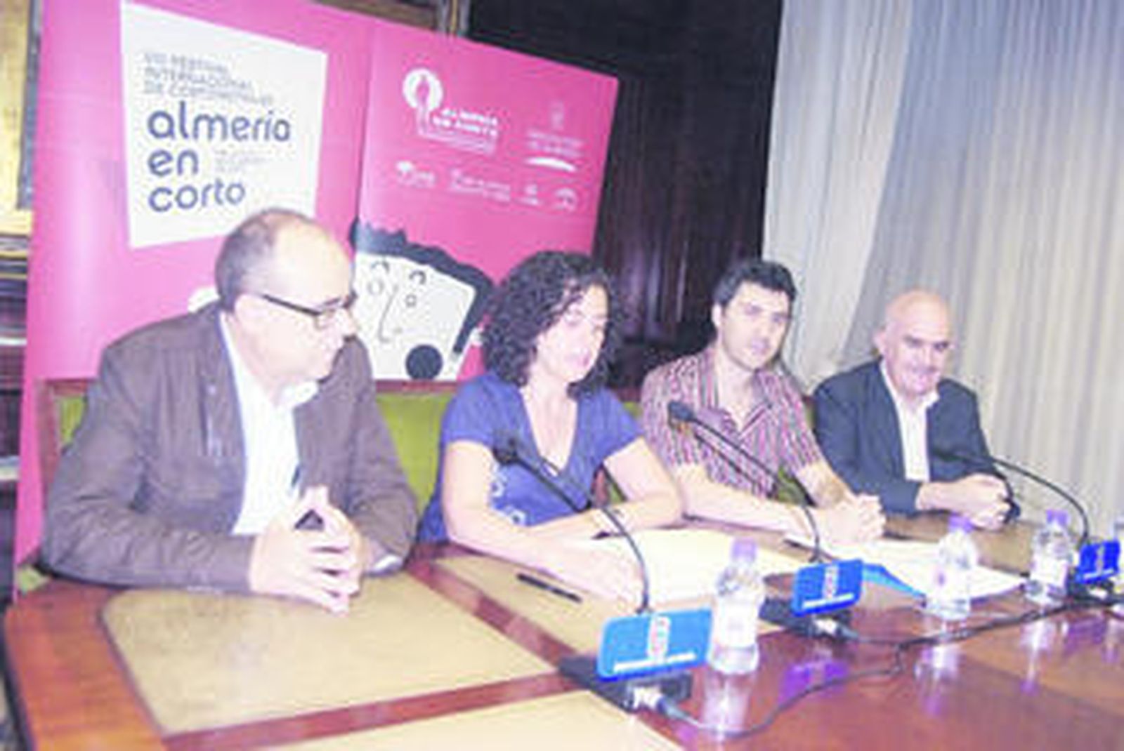 Caridad Herrerías junto a Óscar de Julian, director del Festival y Antonio Torres y Juan Pedro del Águila.