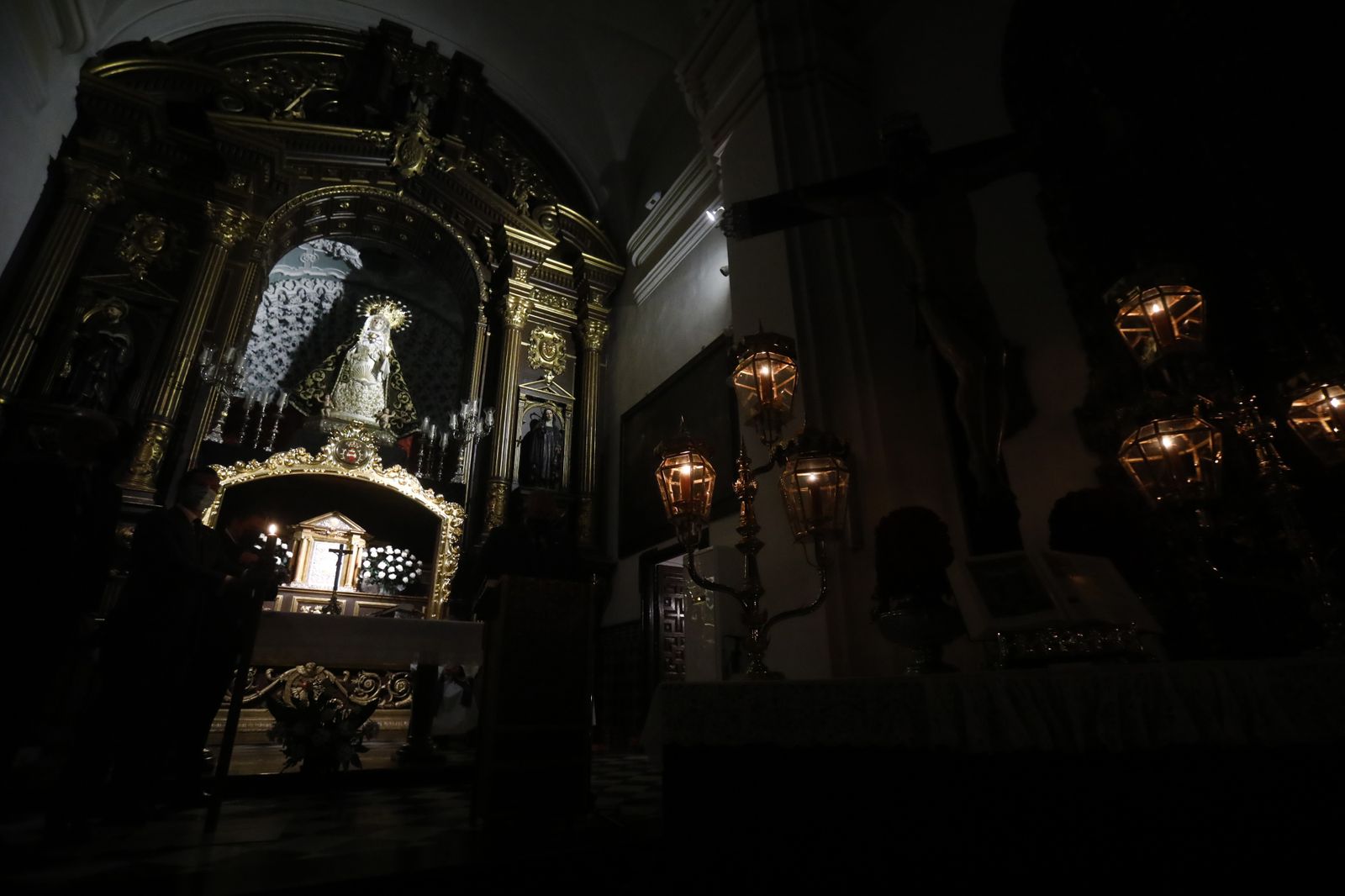 El vía crucis de Cuaresma de los Dolores, en fotografías
