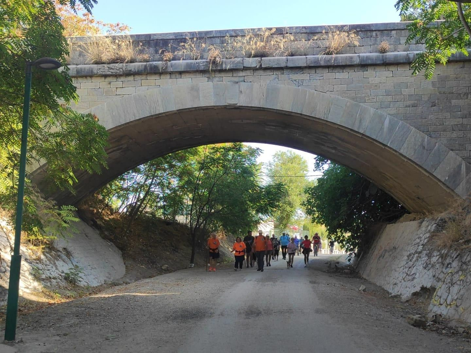 De Torredelcampo a Porcuna por la Vía Verde del Aceite: túneles, pasarelas y arte