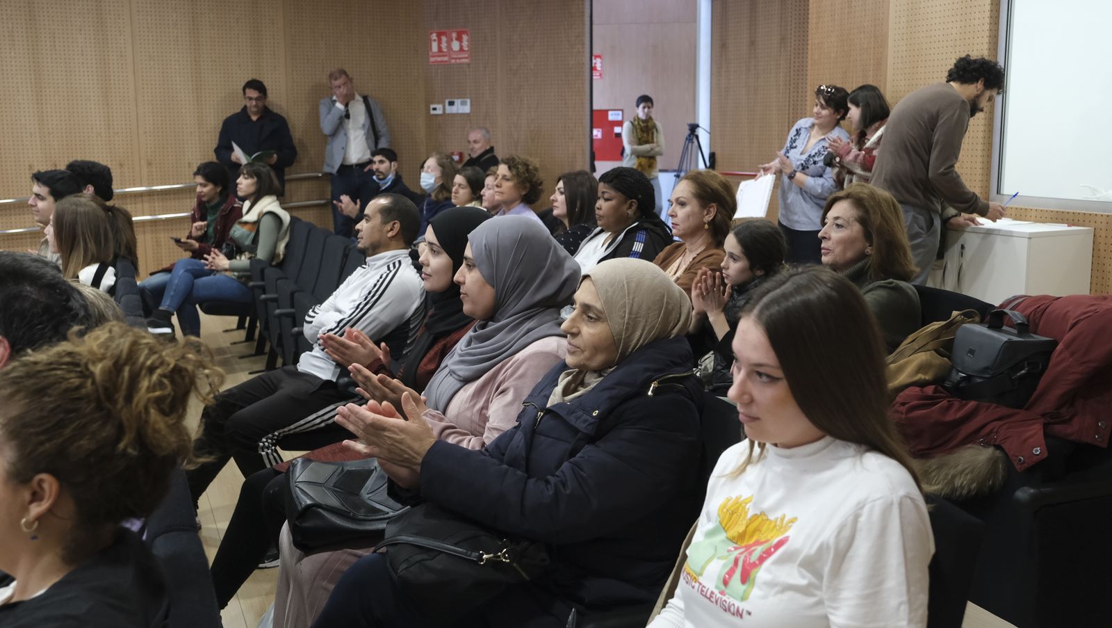 Imágenes de los talleres de inserción laboral de Verdiblanca en el Espacio Alma