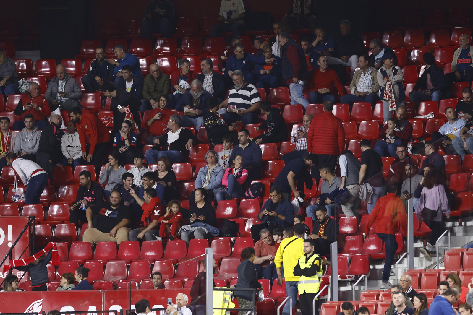 Búscate en las fotos del Sevilla FC-Real Sociedad