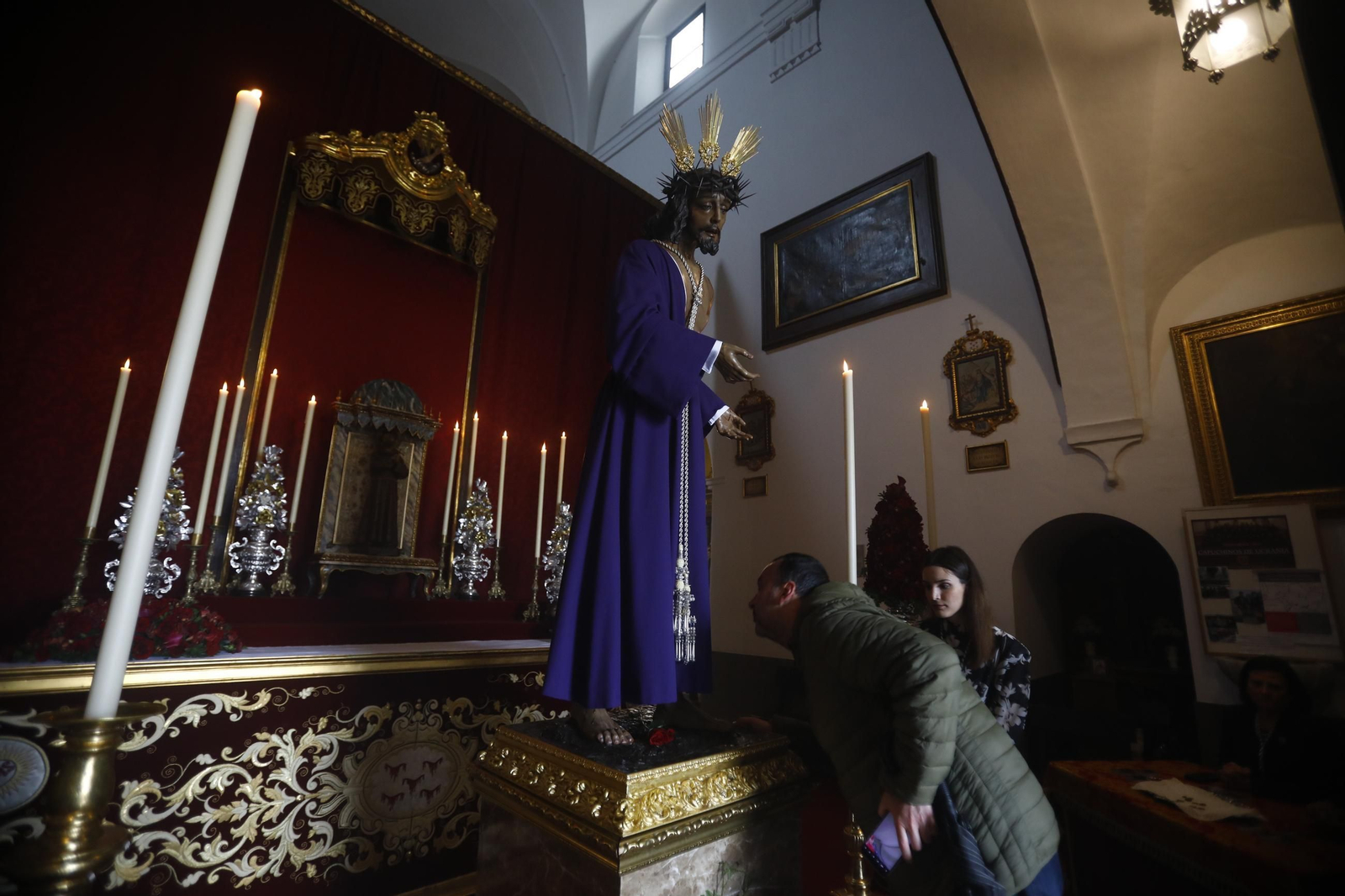 Las mejores imágenes del besapiés al Señor de Humildad y Paciencia de Córdoba