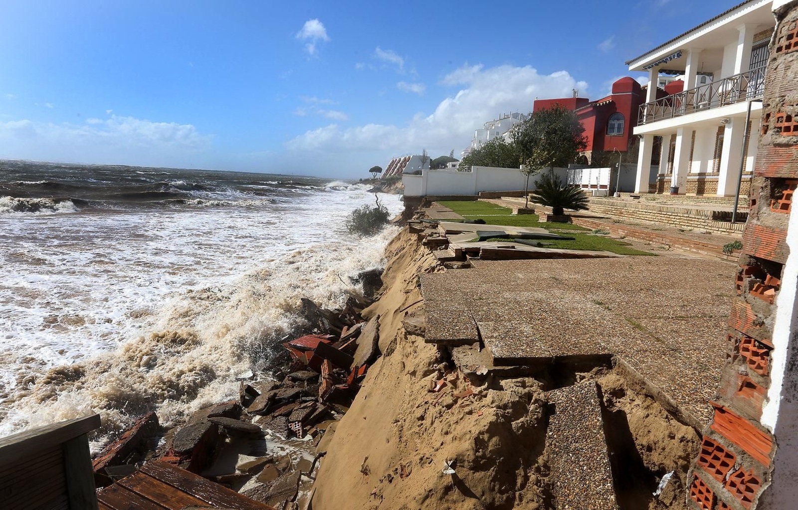 Aspecto en el que quedó la zona de Urbasur tras el temporal