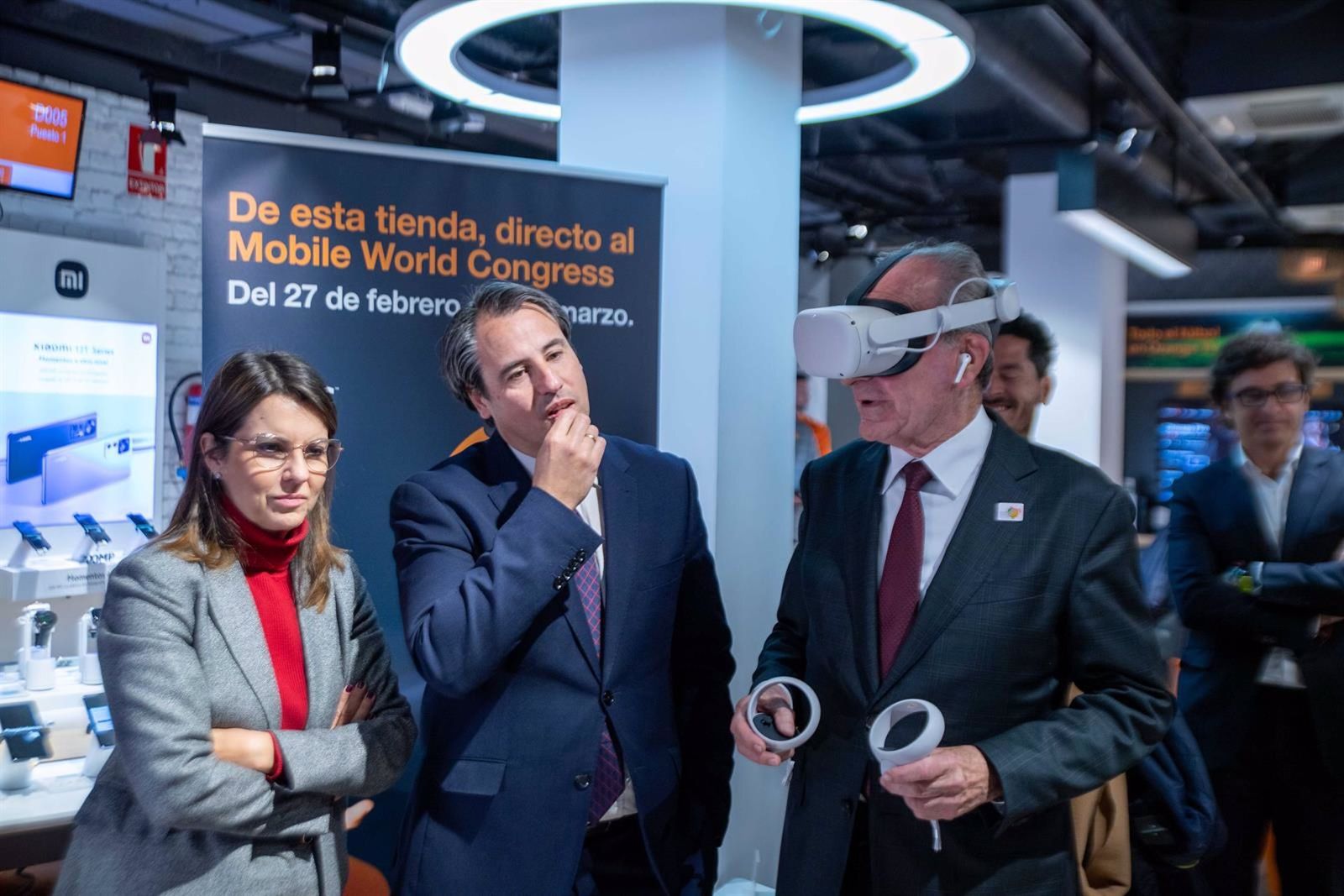 Francisco de la Torre, con las gafas de realidad virtual.