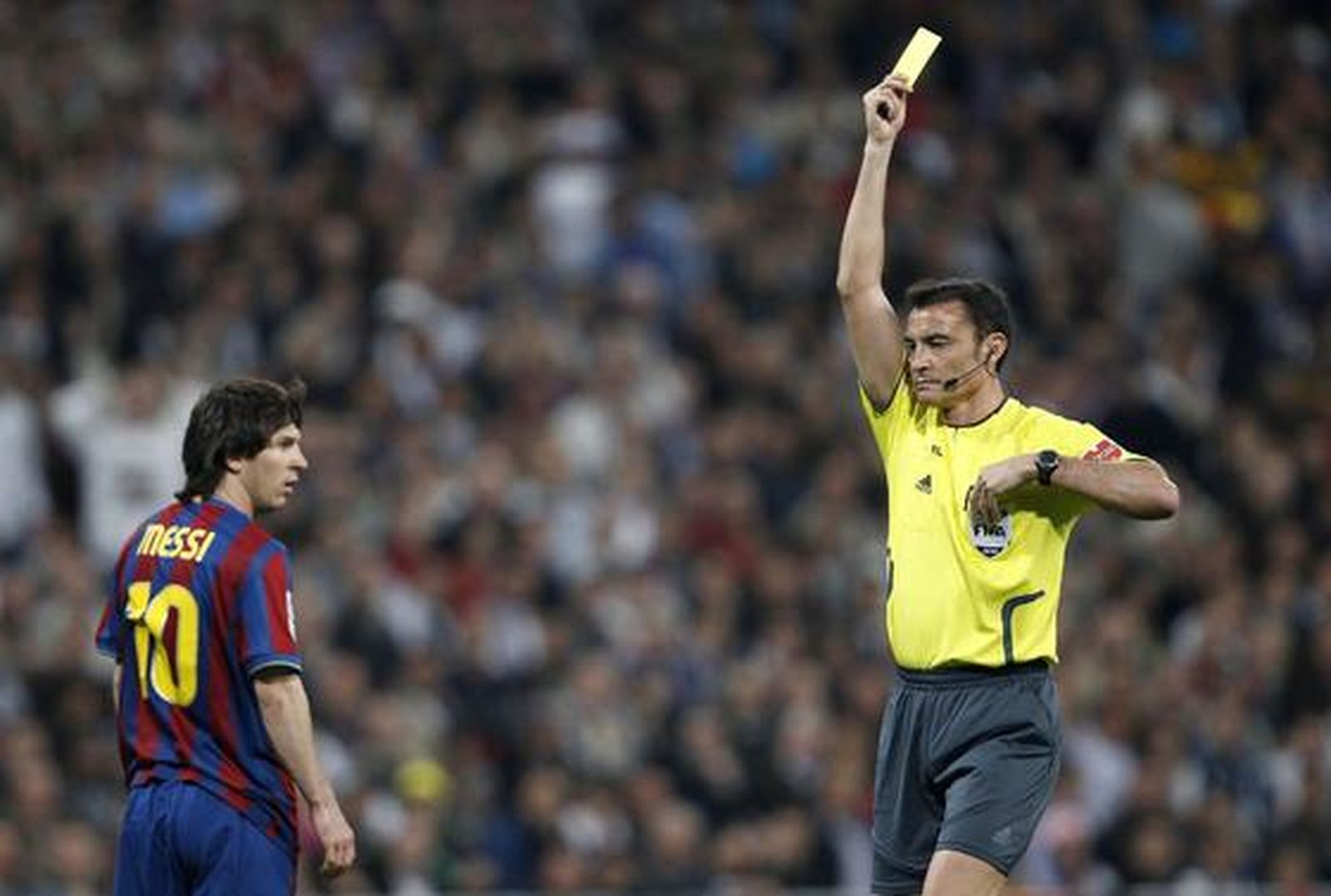 El Barcelona da un golpe casi definitivo a la Liga en el Santiago Bernabéu. / Reuters