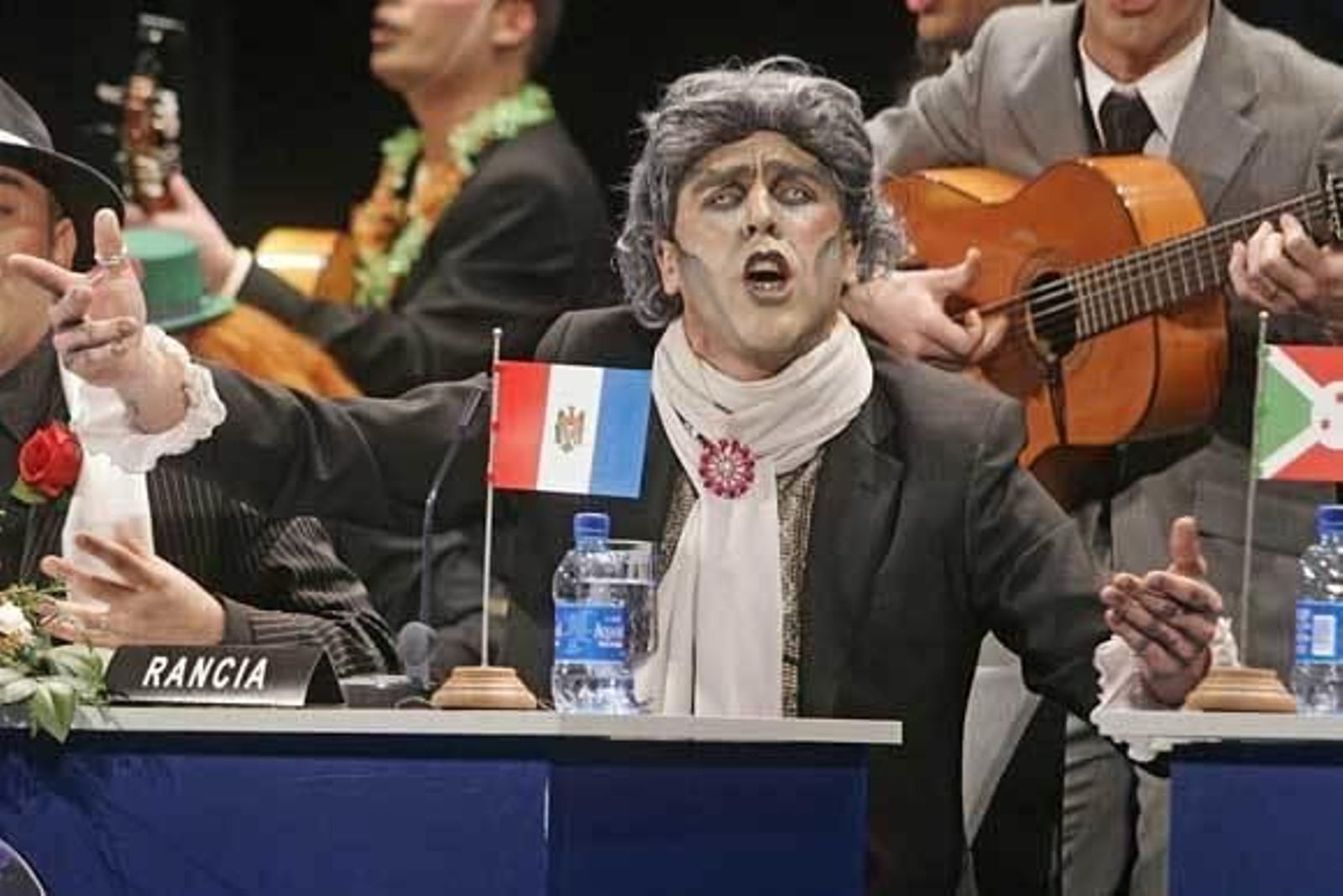 La nueva comparsa de Kike Remolino se llamará 'Los válidos'