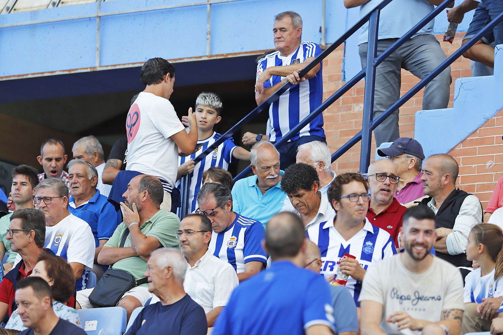 Imágenes del ambiente en el Recreativo de Huelva y Antequera CF