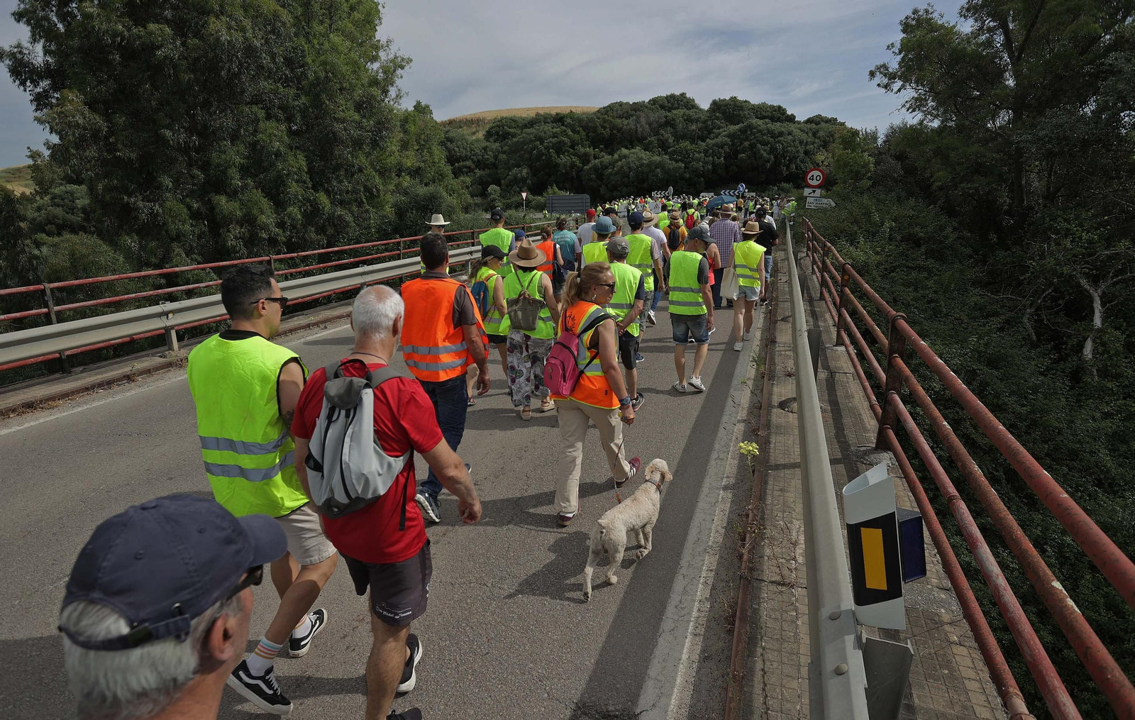 Fotos de la concentración por el mal estado de la carretera A-405 en Jimena