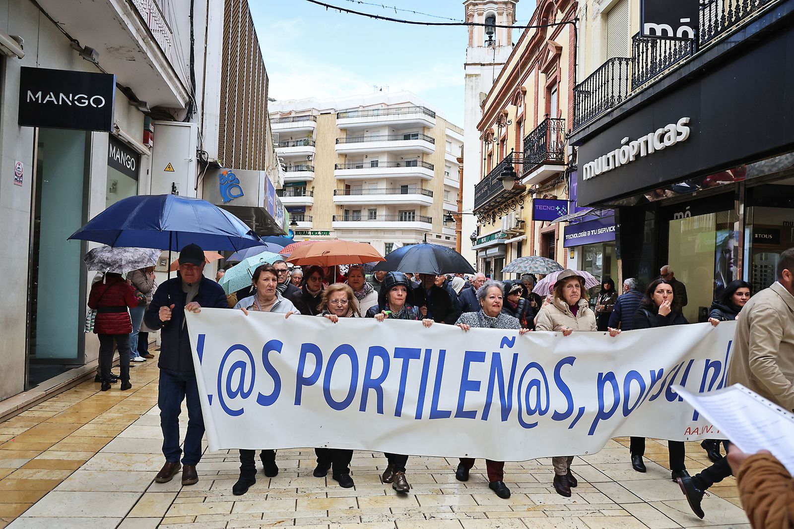 Fotografías de la manifestación en Huelva para exigir la regeneración de las playas
