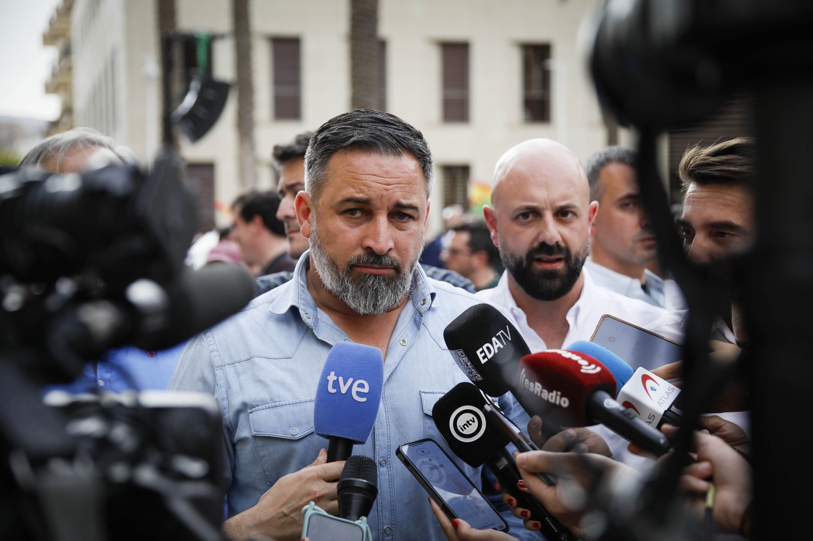 Imágenes de campaña para las elecciones europeas de VOX