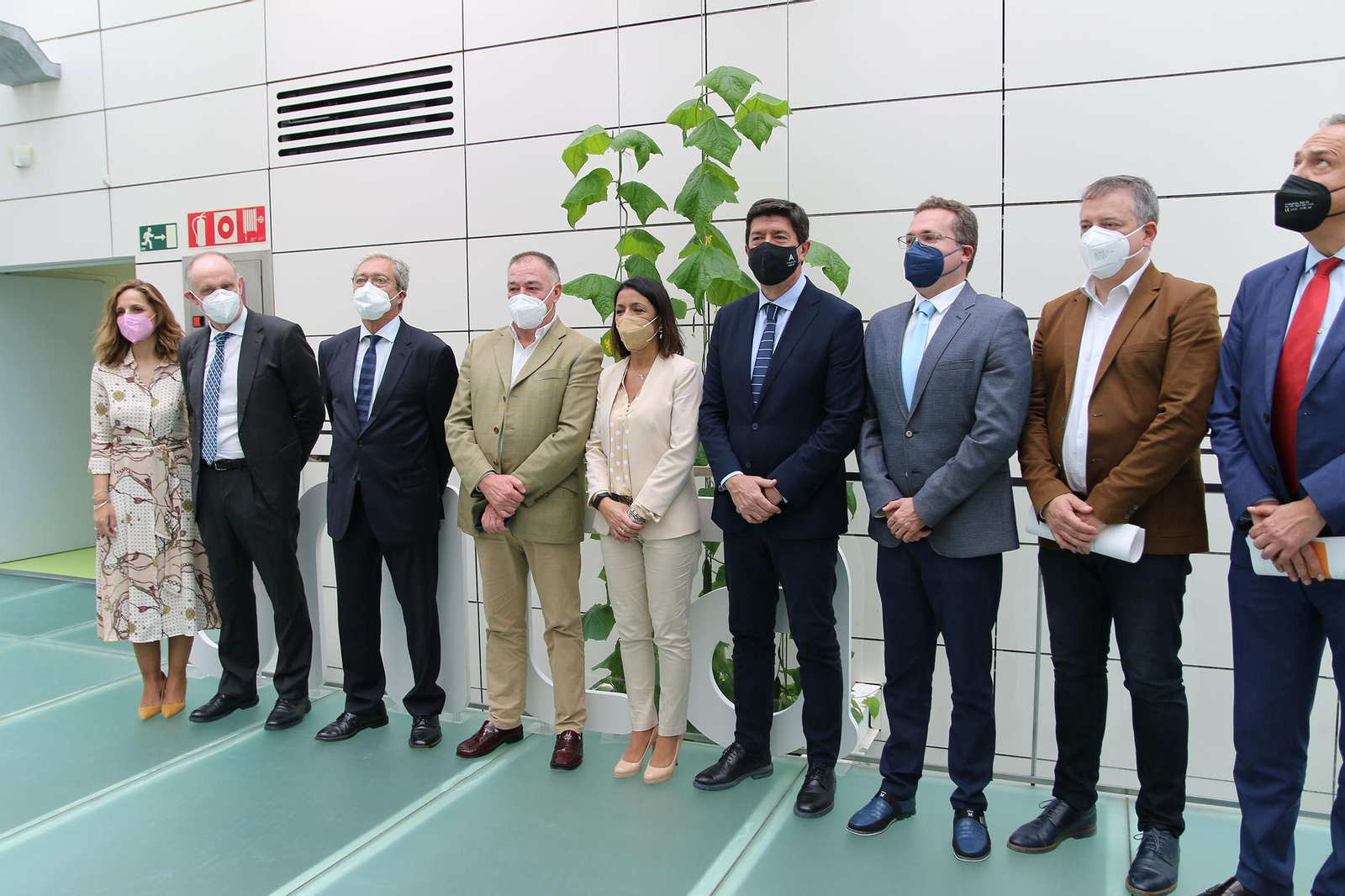 Juan Marín, Rogelio Velasco y Marta Bosquet en su visita al PITA y Unica Group