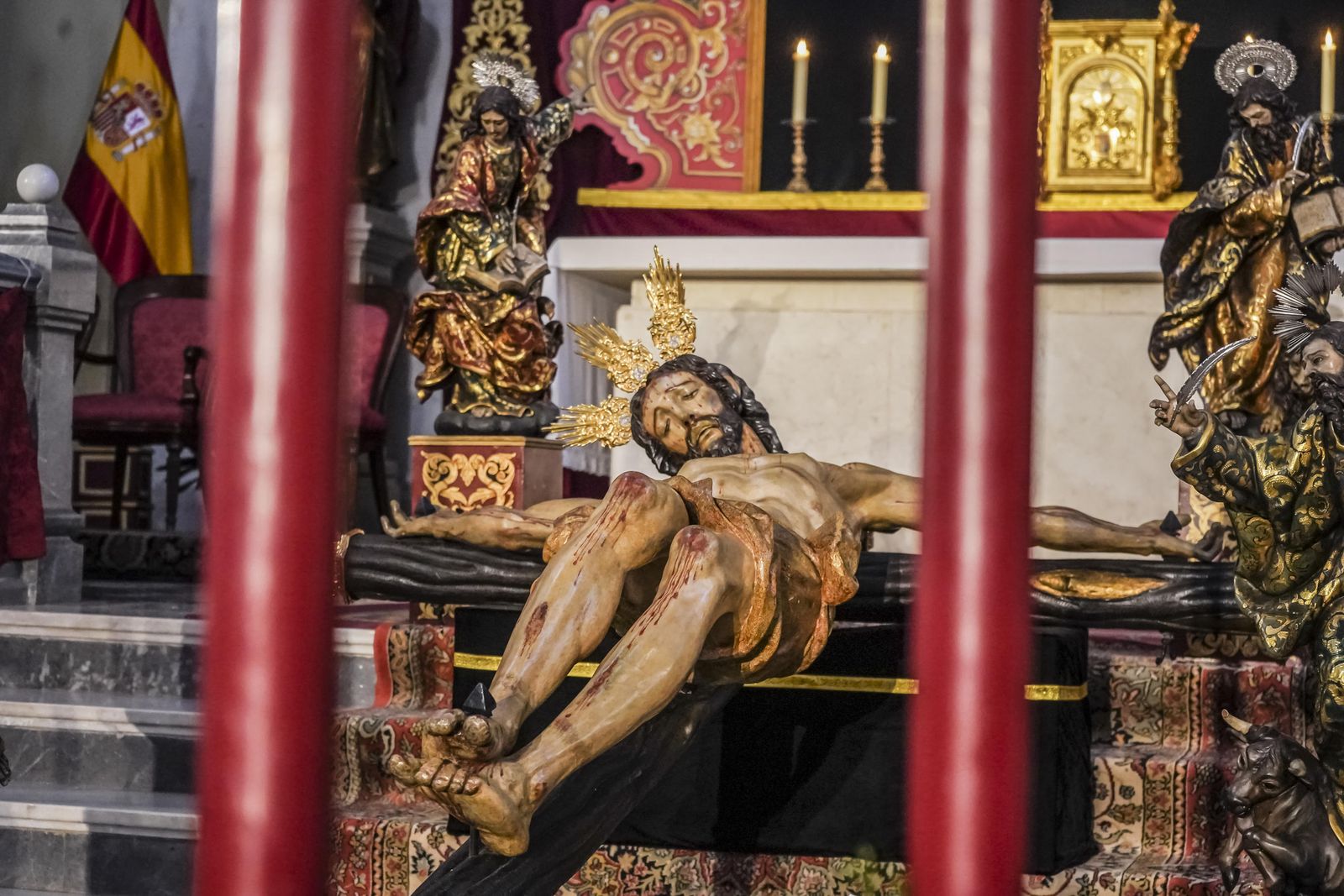 El besapiés al Cristo de los Favores, en imágenes