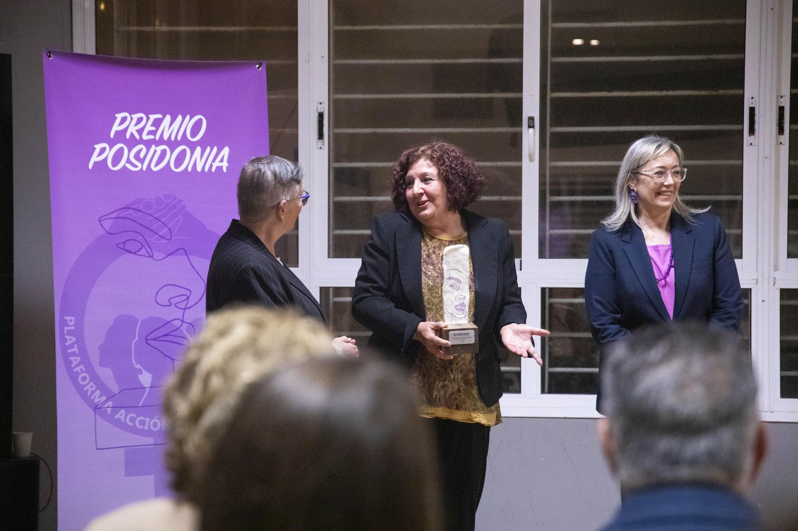 La Plataforma de Acción Feminista en Almería rinde homenaje a las mujeres de la Desbandá con su II Premio ‘Posidonia’ a Loli Sierra, vicepresidenta de la Asociación Memorialista de la Desbandá, en imágenes