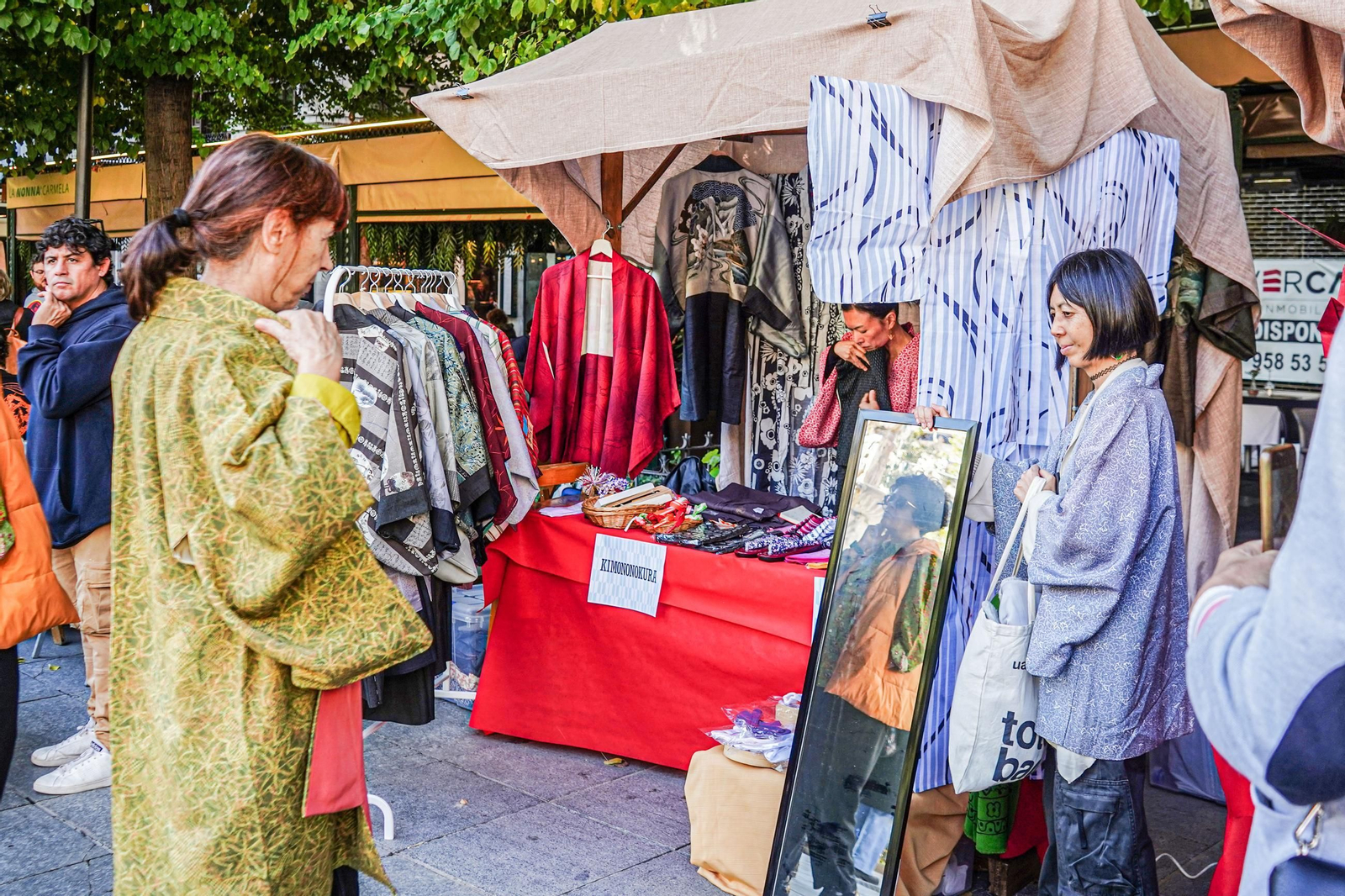 Feria japonesa en Granada: las imágenes de plaza Bib-Rambla