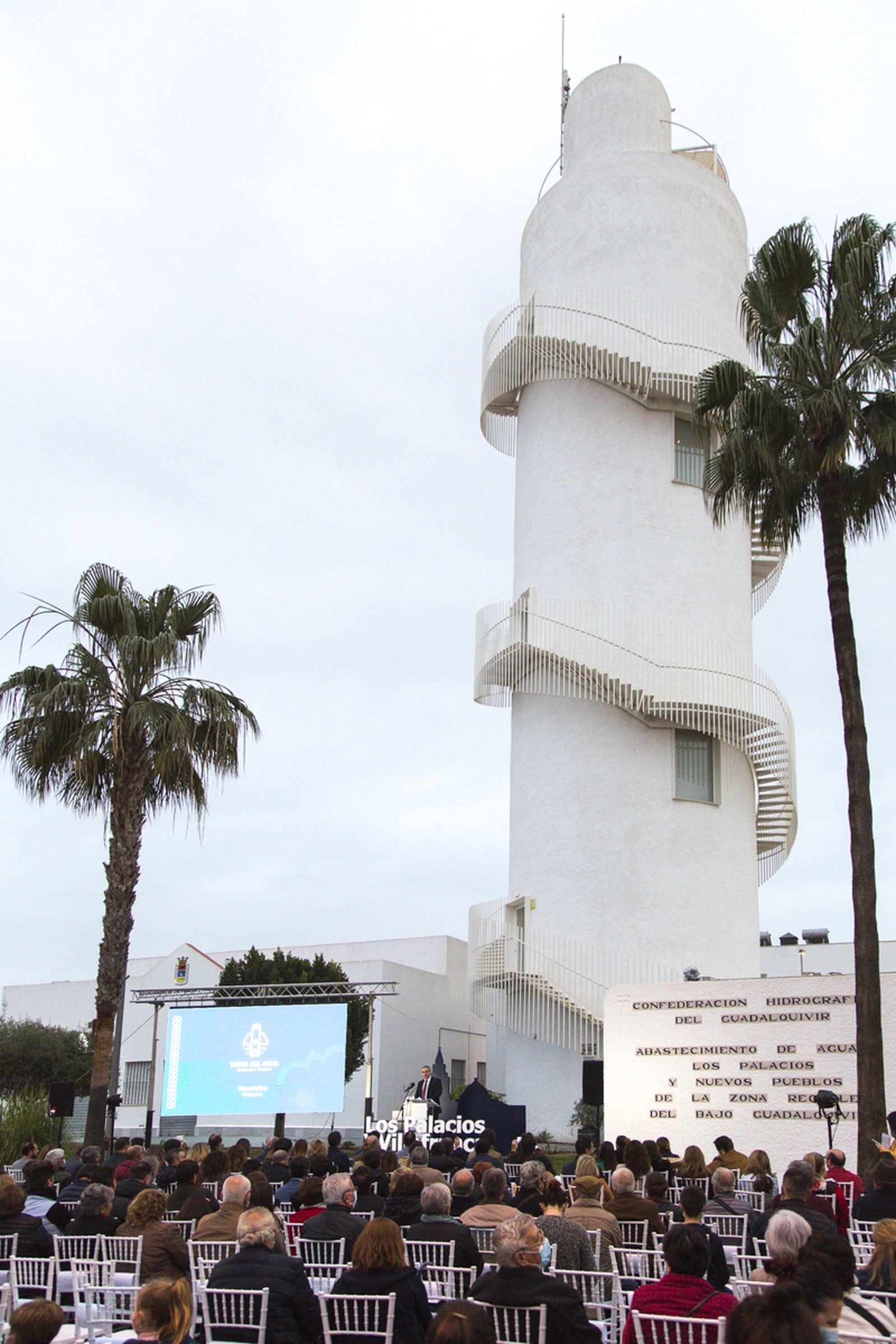 Foto de archivo de la inauguración del mirador Torre del Agua Atalaya de la Marisma en Los Palacios y Villafranca.