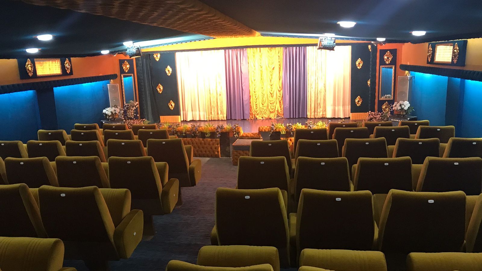 Uno de los dos teatros de Jabugo Center.