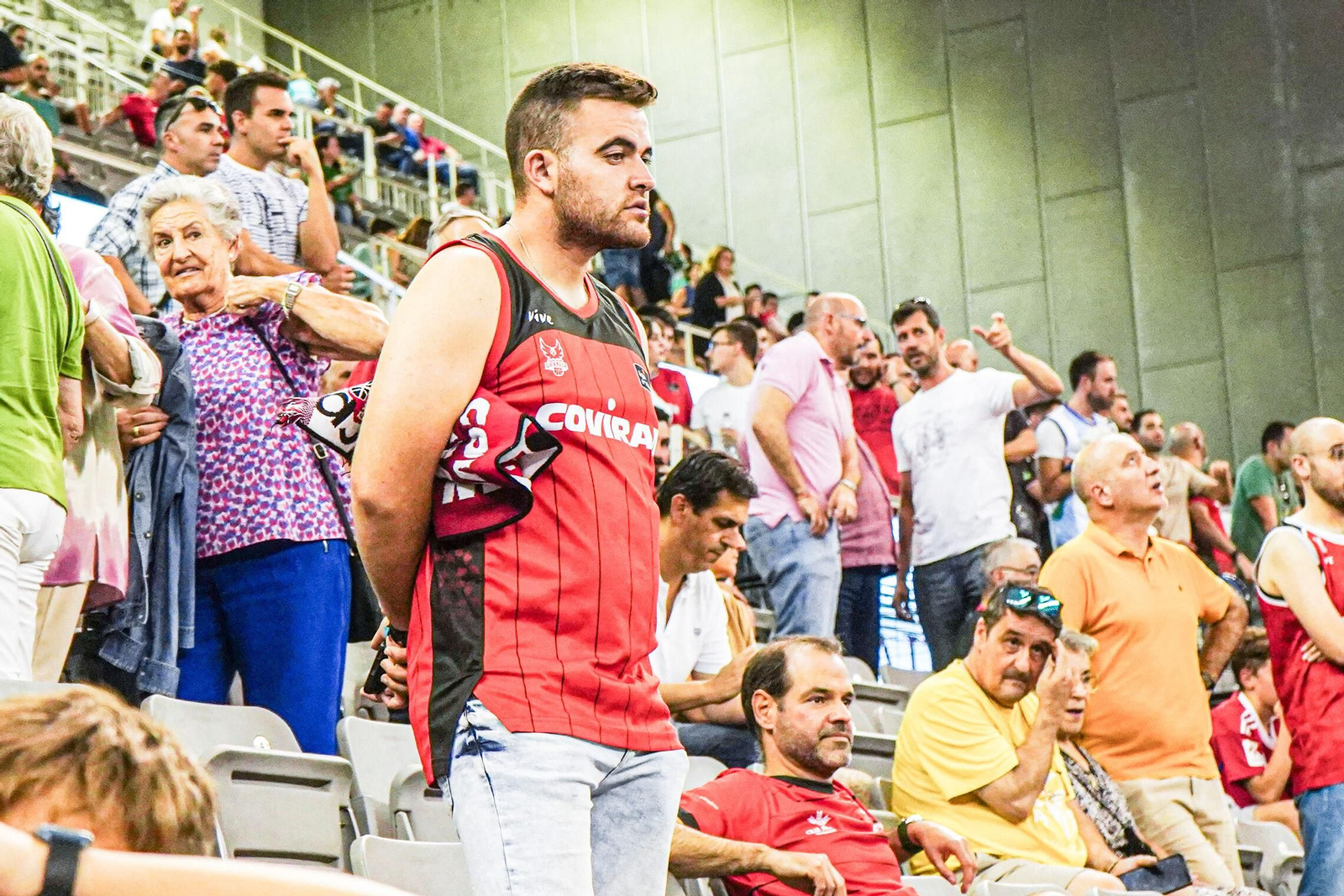 Encuéntrate en las gradas del Palacio de Deportes en el partido del Covirán Granada