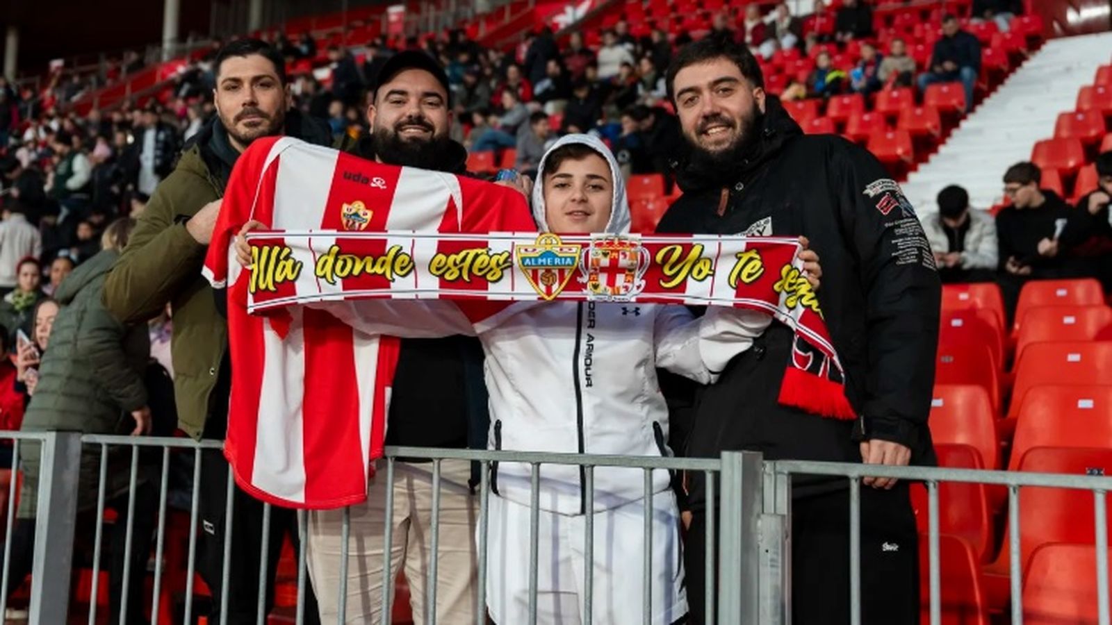 El choque se disputa este domingo a las 14:00 horas