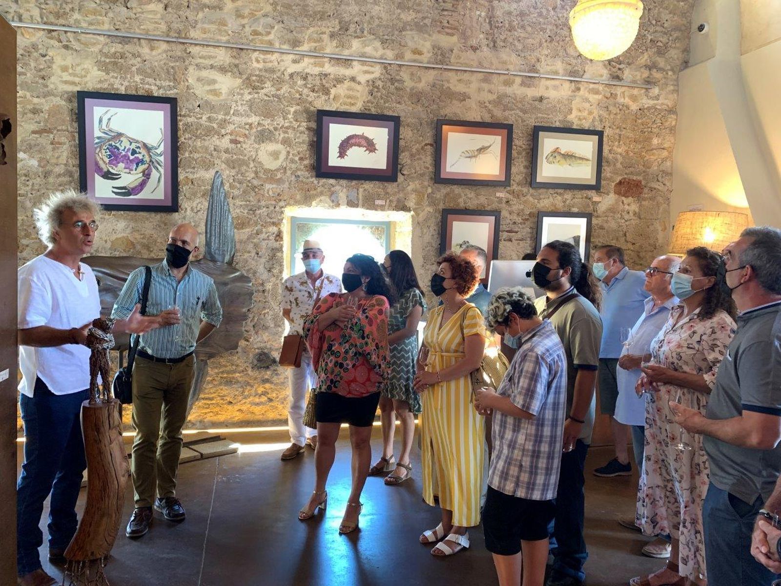 Una imagen de la inauguración de la muestra 'Retratos de Habitantes del Corral', en Aponiente.