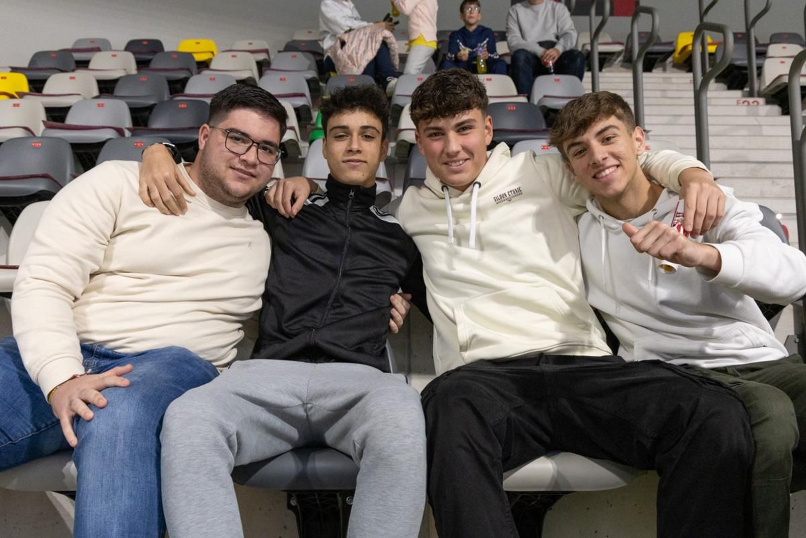 La fiesta amarilla en la goleada del Jaén FS al Barça, en imágenes