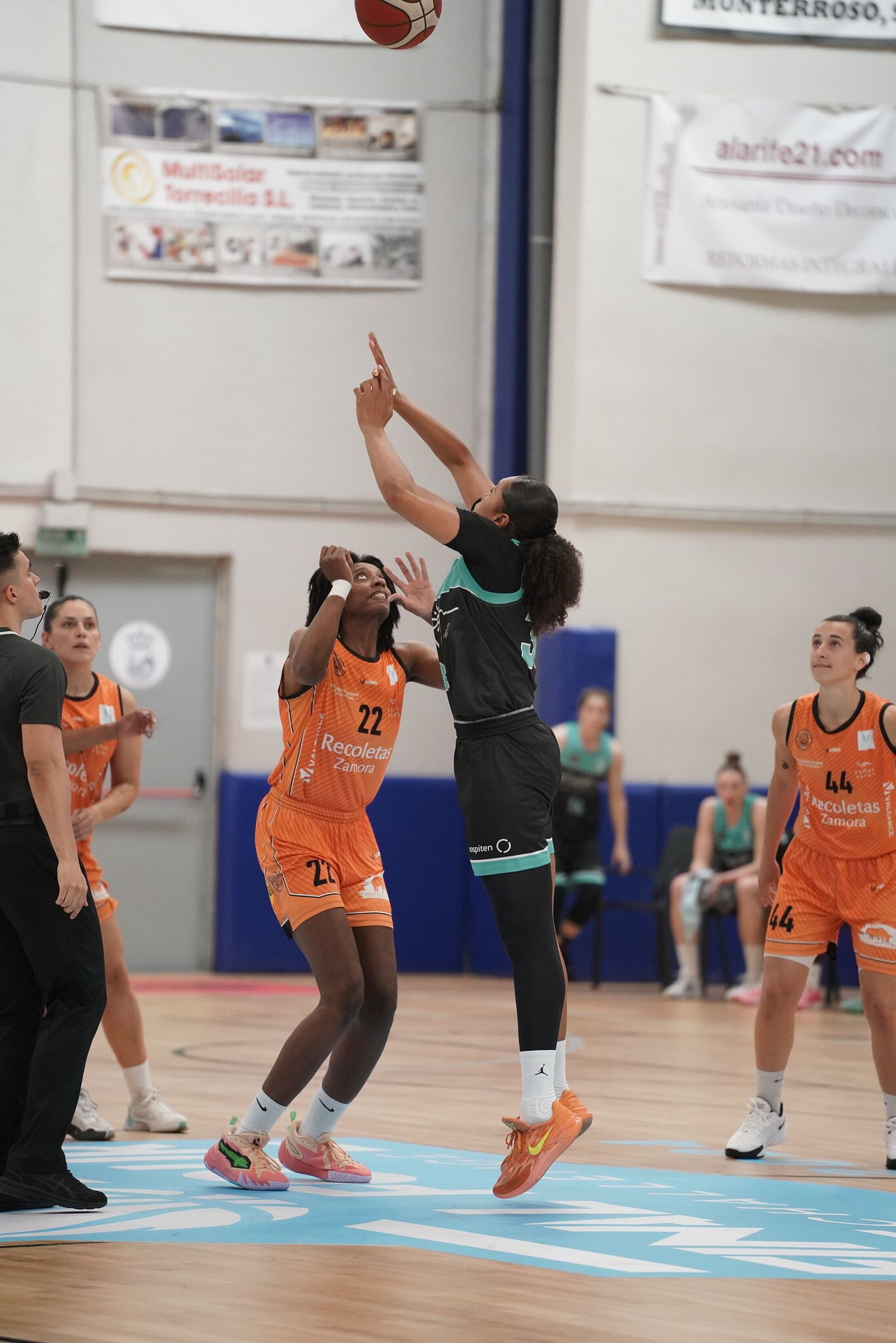 Ambientazo en Estepona para la Final Four de ascenso a Liga Femenina