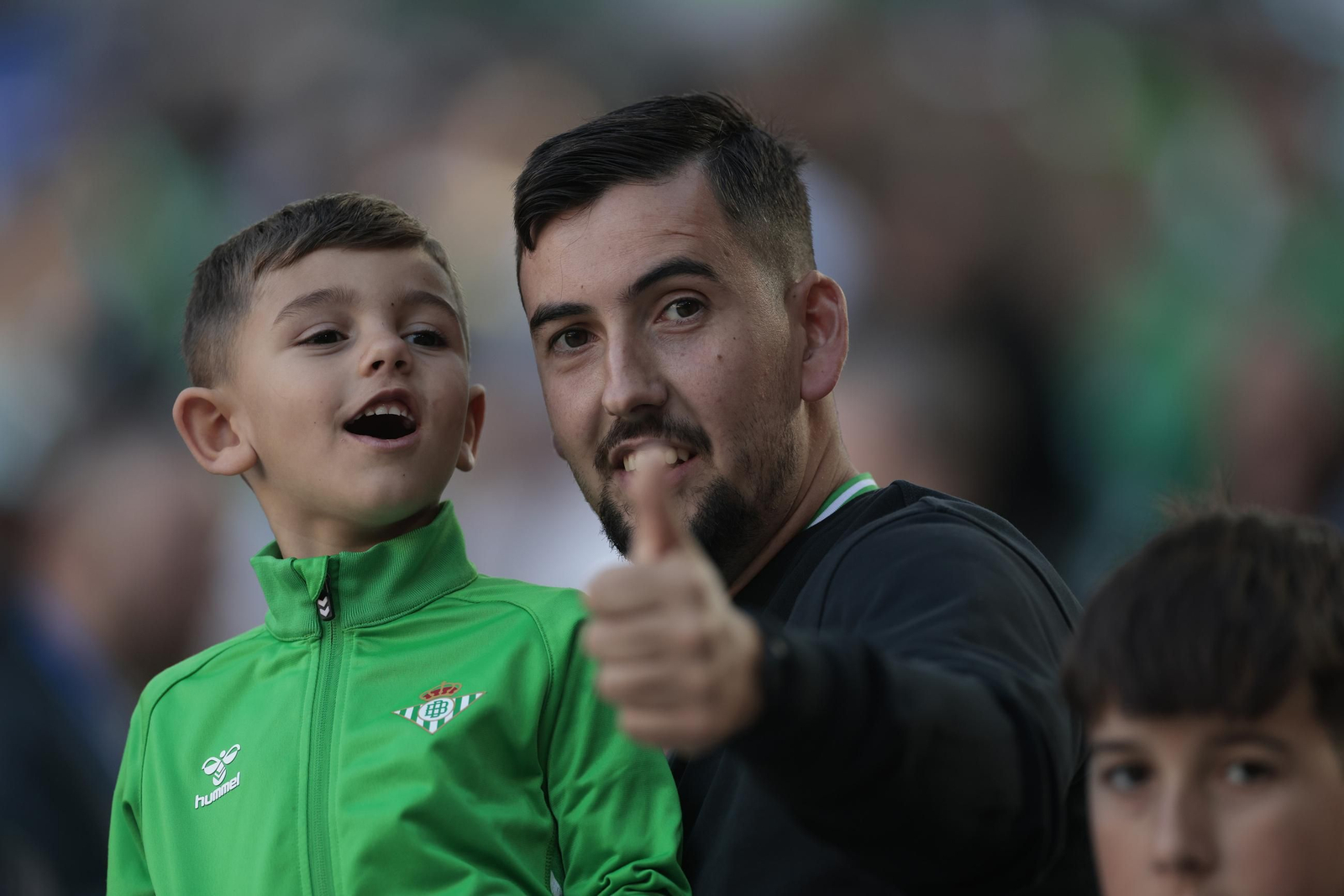 Búscate en las fotos del Betis - Girona