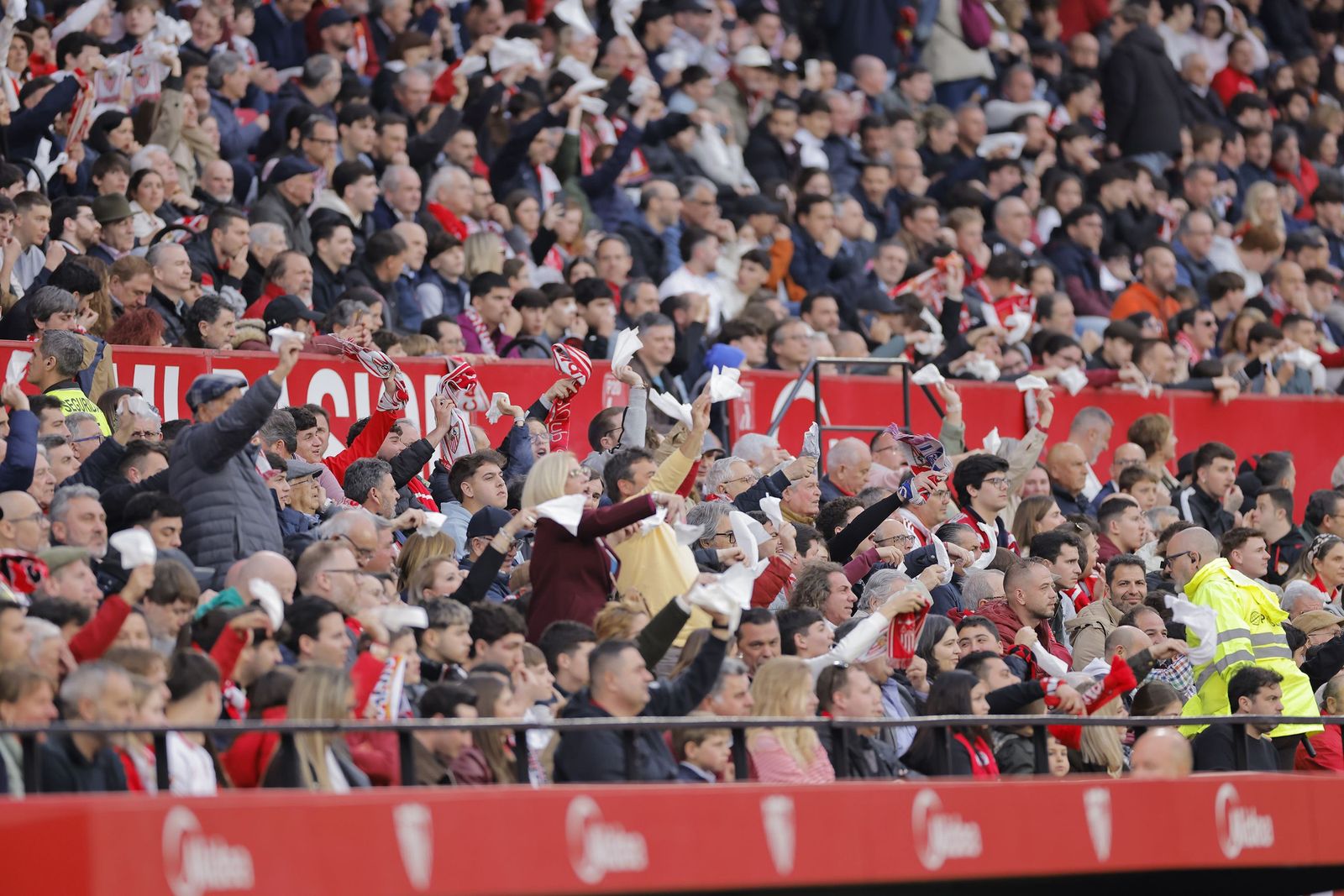 Búscate en las fotos del Sevilla fc - Rayo