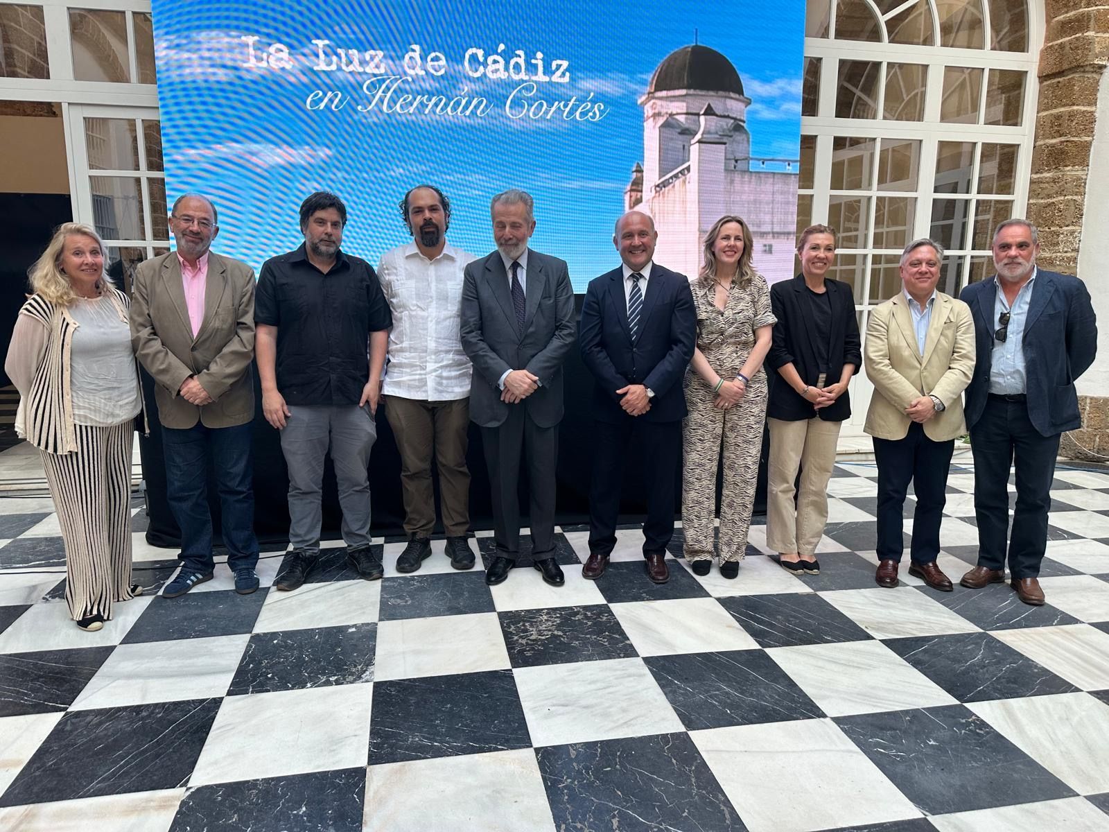"La luz de Cádiz en Hernán Cortés"