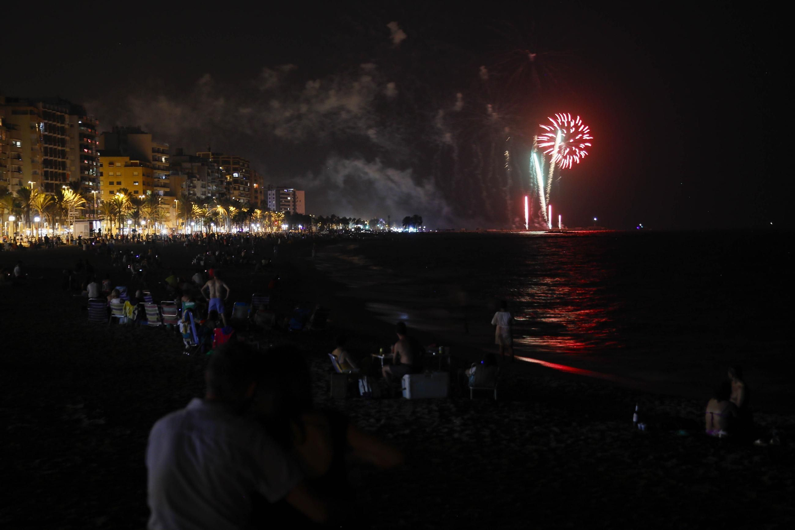 Las mejores imágenes de los fuegos artificiales de la feria de Almeria