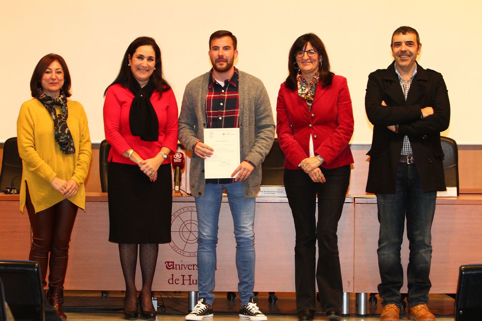 entrega los Premios 'Alumno 10c' de la cátedra Fundación Cepsa