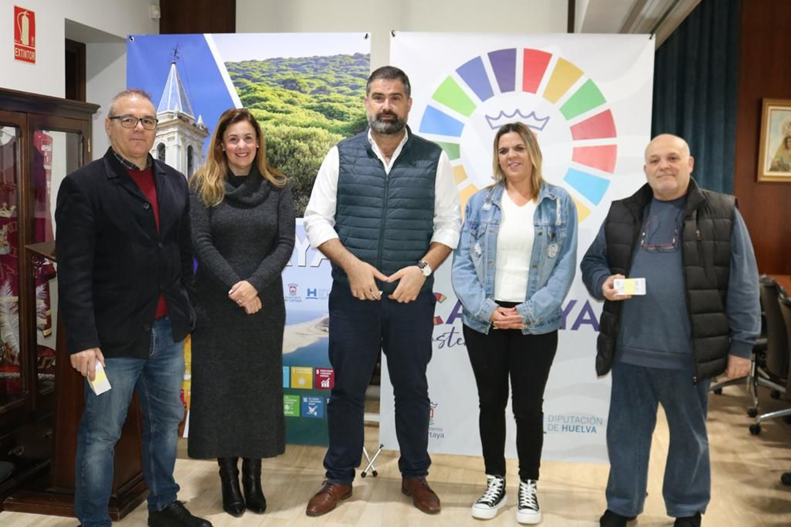 Firma del convenio con los comerciantes en el Ayuntamiento de Cartaya
