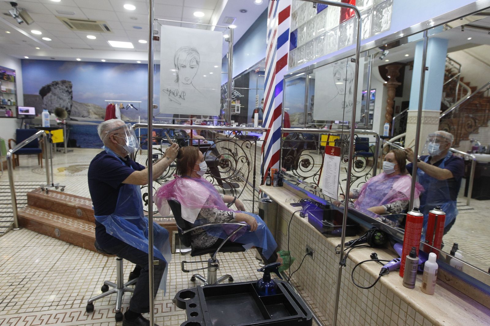 Fotografías primer día de peluquerías en coronavirus-COVID-19. Almería