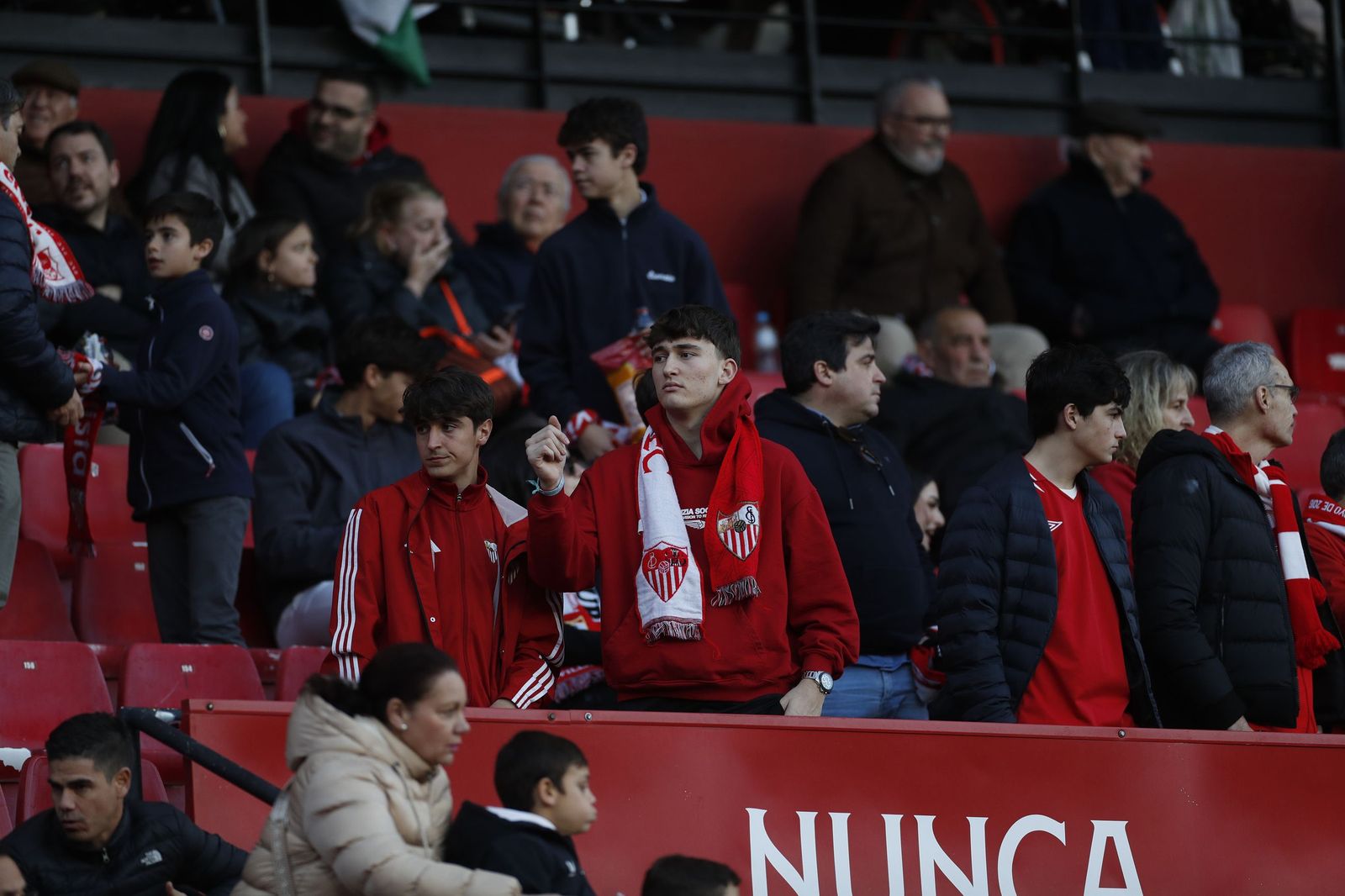 Búscate en las fotos del Sevilla FC - Alavés