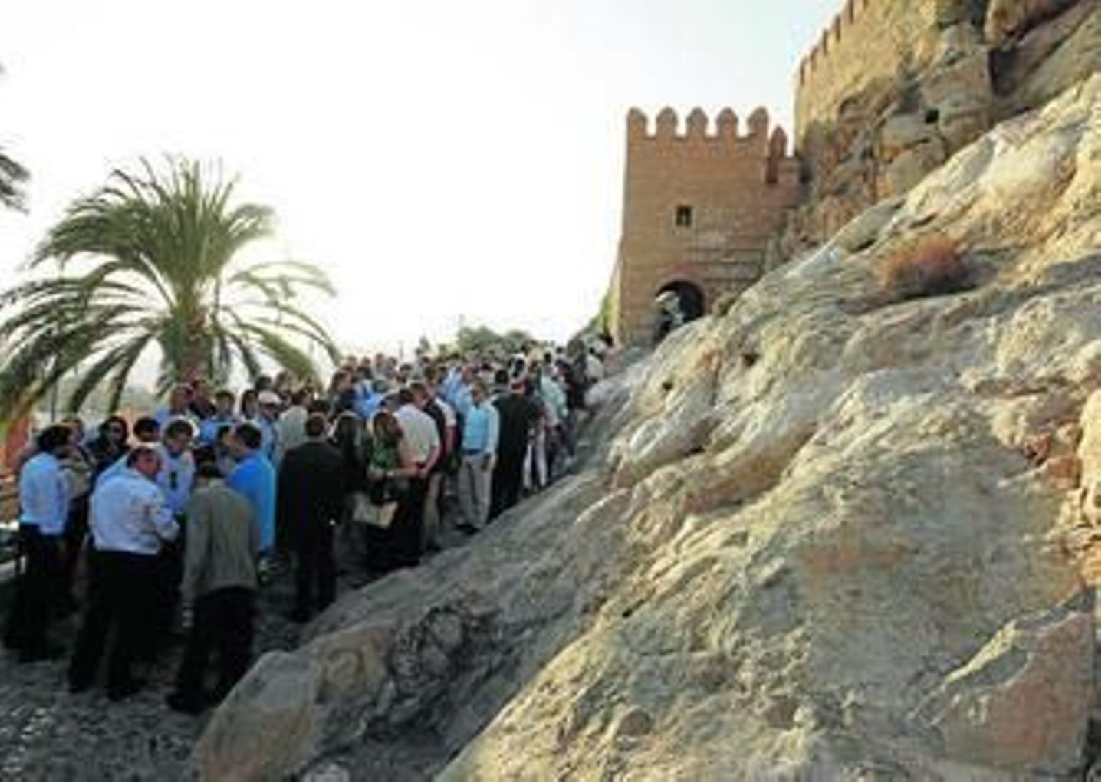 Una vez acabada la jornada de ayer, los participantes disfrutaron de una visita guiada por la Alcazaba.
