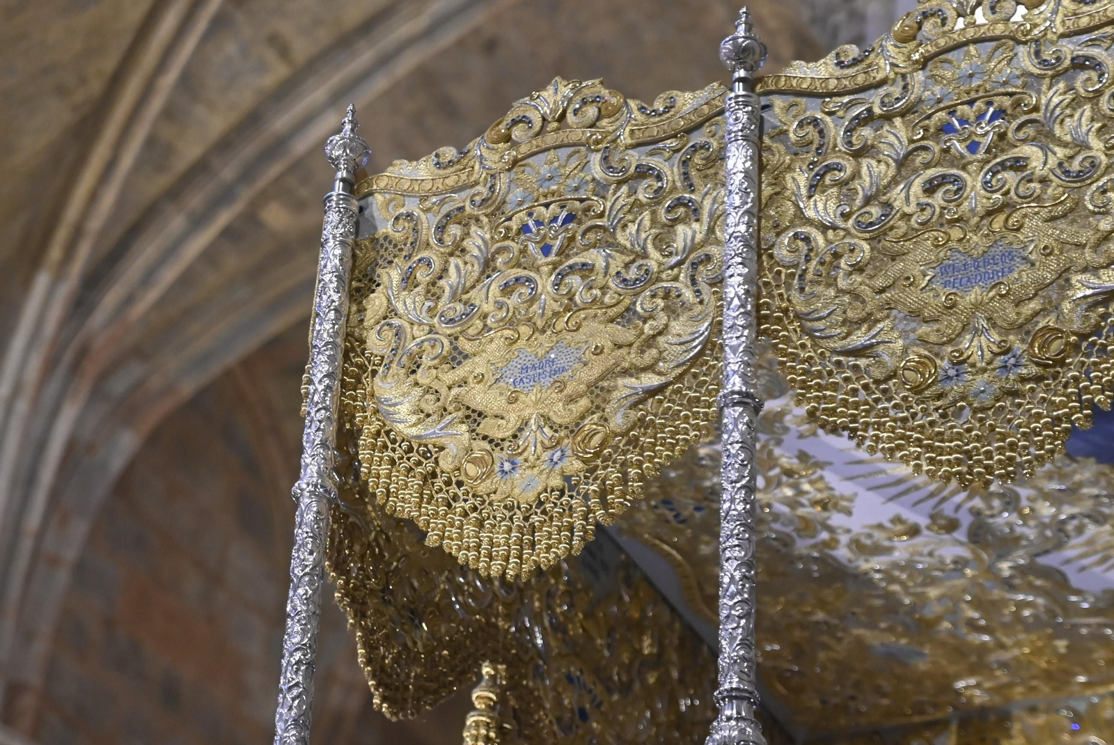 Las mejores imágenes del nuevo palio de la Virgen de la Alegría de Córdoba