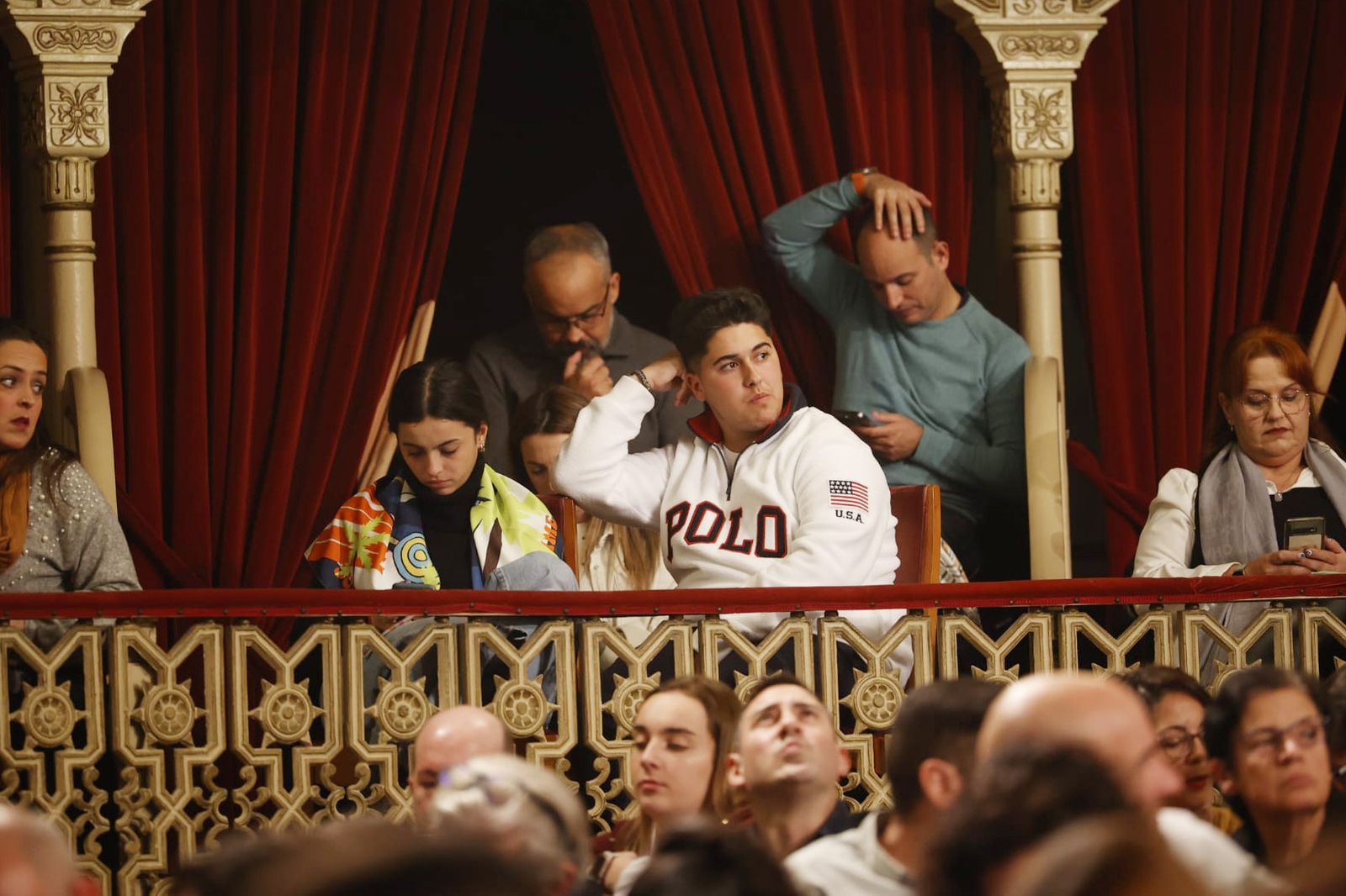 Búscate en las imágenes de la primera sesión de cuartos del COAC