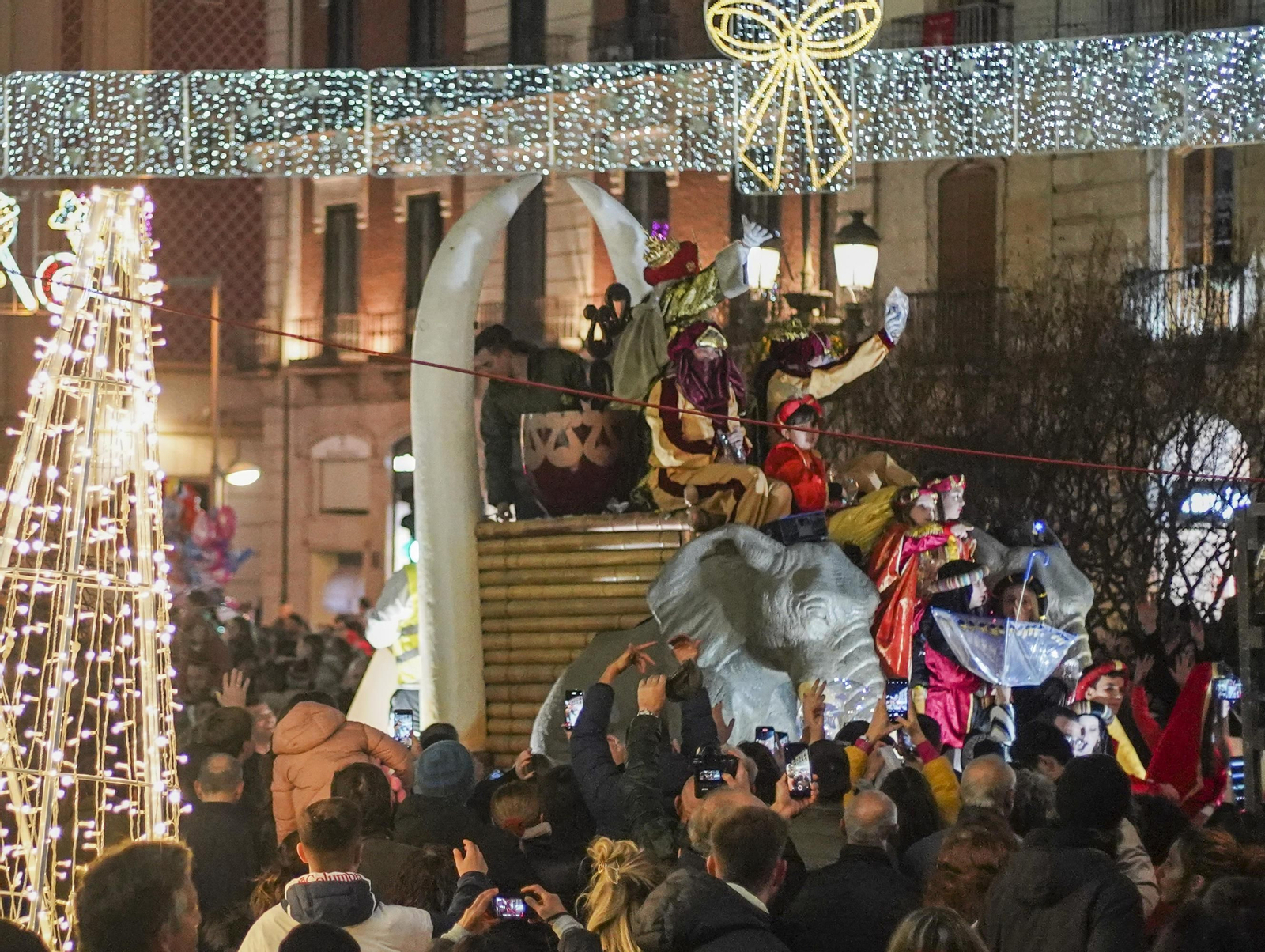 La cabalgata de los Reyes Magos de Granada, en imágenes