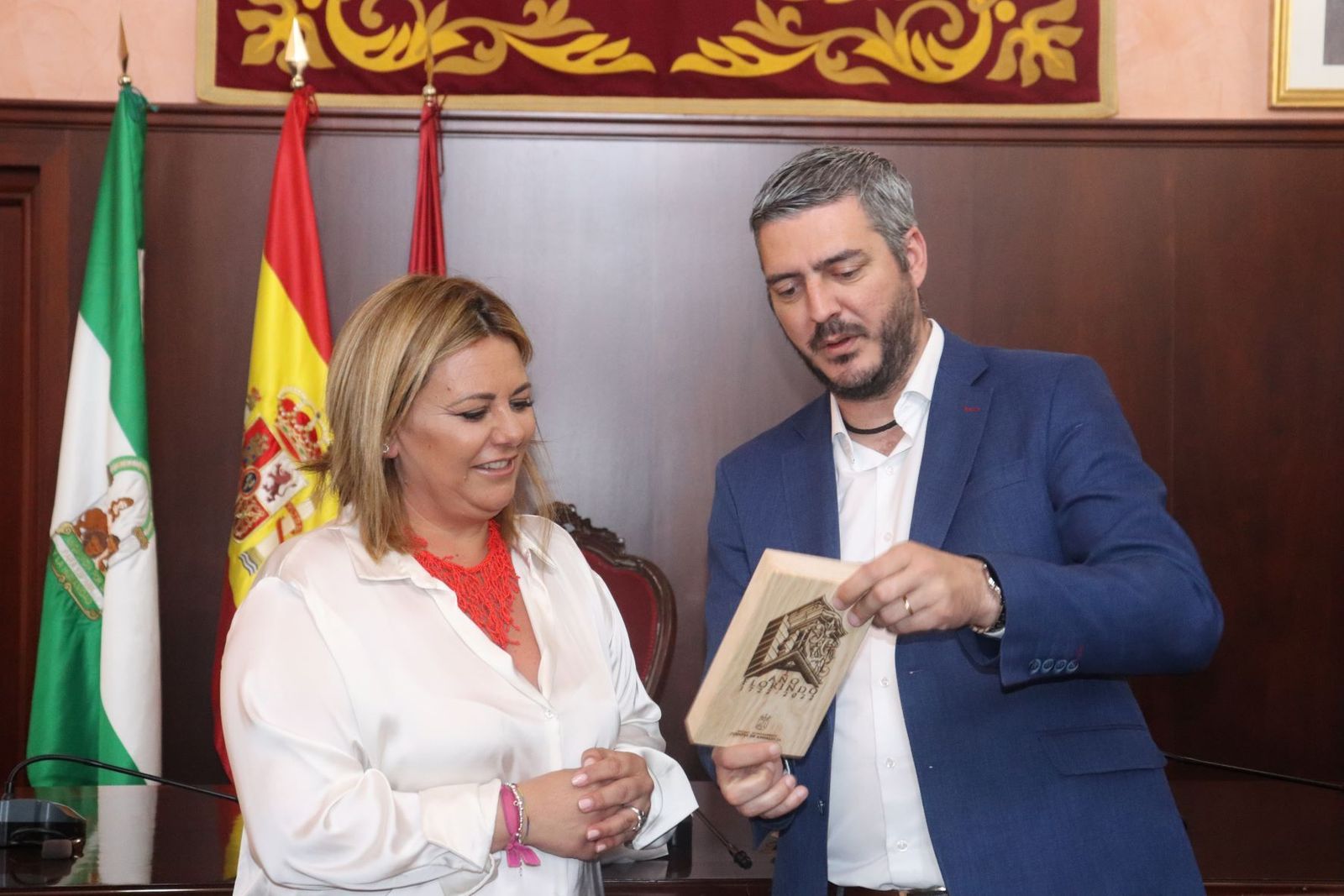 Ala alcaldesa de Puerto Real junto al alcalde de Fuentes de Andalucía
