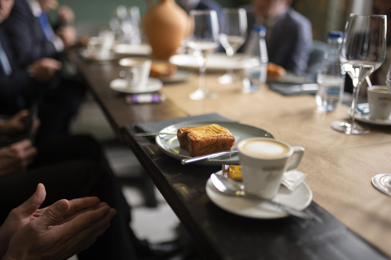 Imágenes de la tertulia cofrade de Huelva Información