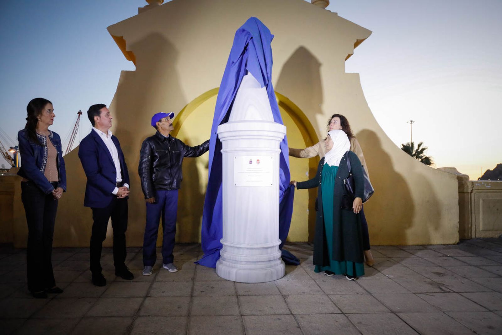 Imágenes del monolito en homenaje a las víctimas de violencia de género