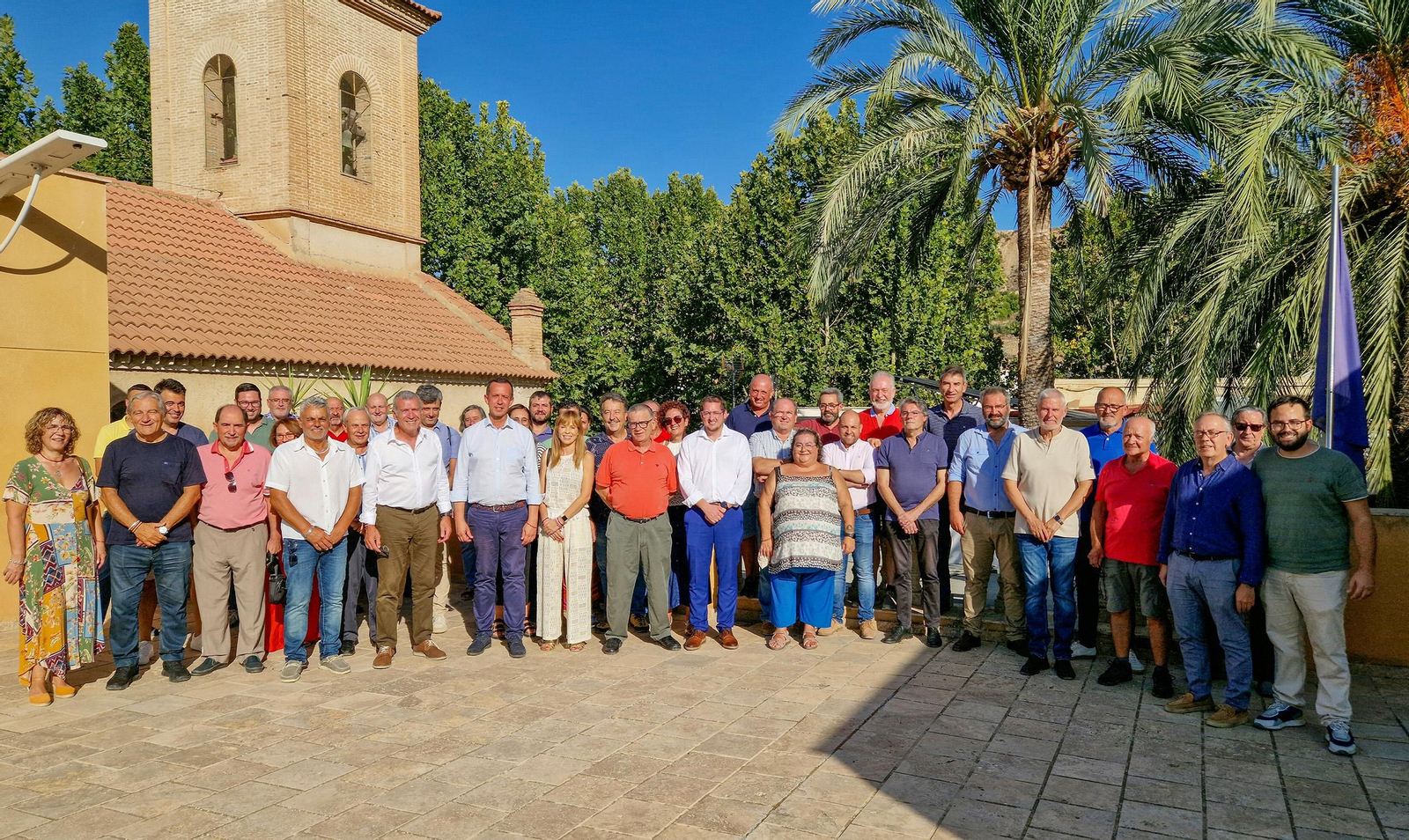Fotografía de los participantes en el encuentro.