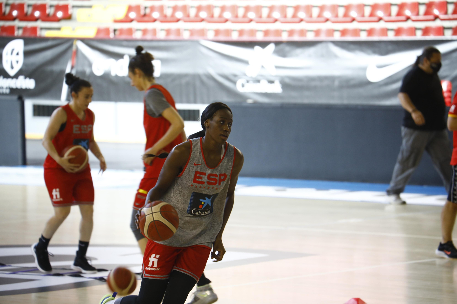 Las fotos del primer entrenamiento de la selección española femenina de baloncesto en Córdoba