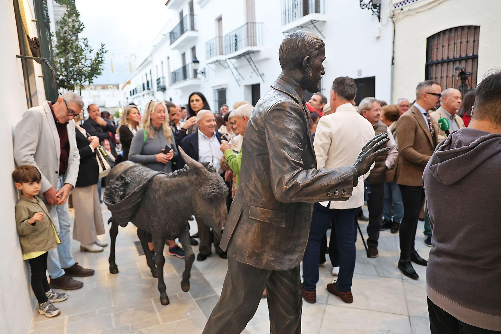 Imágenes de la inauguración en Moguer del complejo escultórico 'Juan Ramón y Platero'
