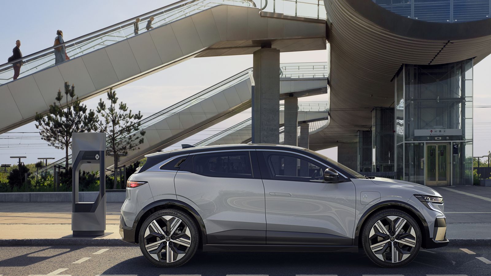 Sólo con la batería de más capacidad de las dos se pueden utilizar cargadores rápidos de corriente continua en el caso de las versiones destinadas a particulares.